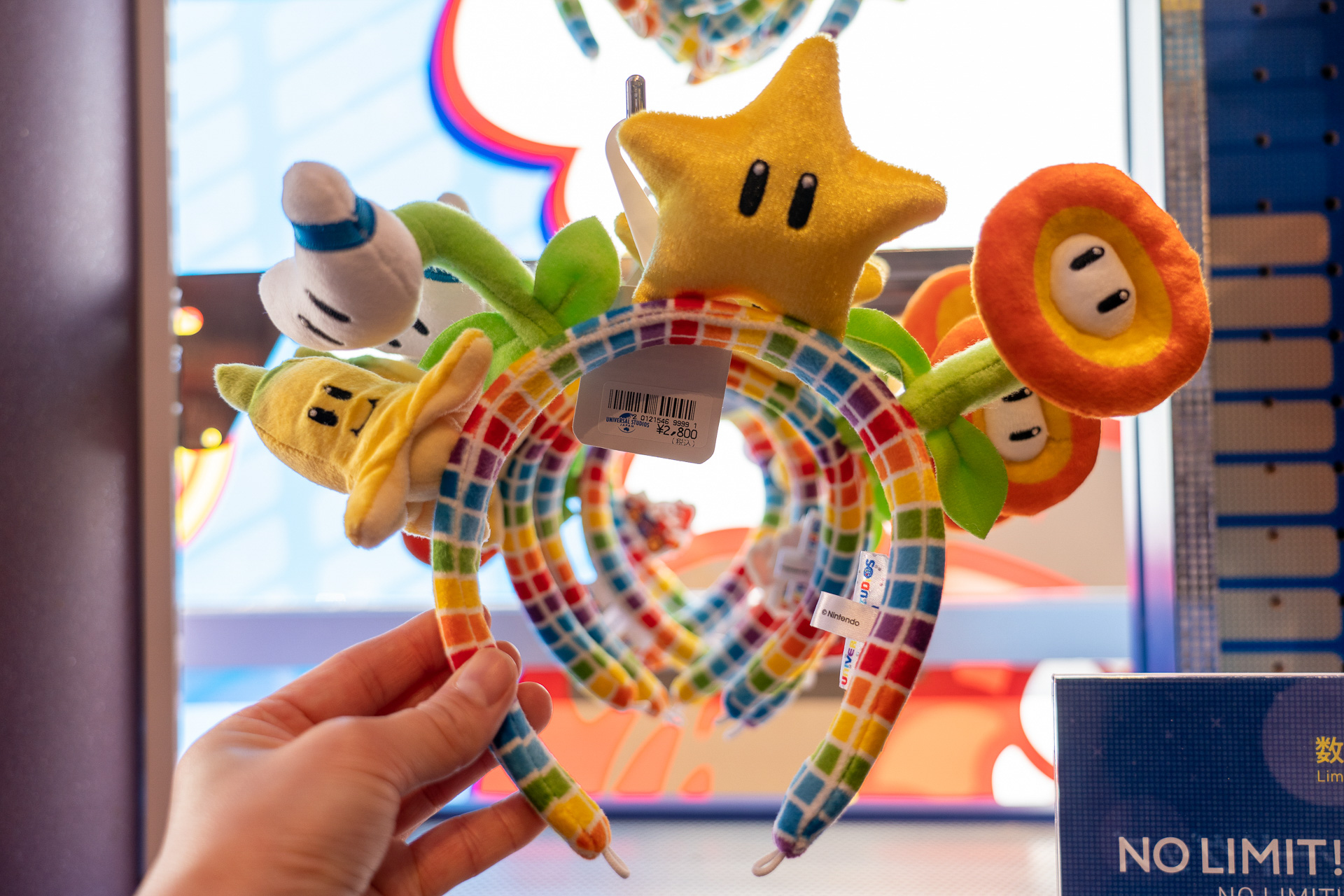 マリオカートに欠かせないアイテムたちが乗ったキュートなカチューシャ（2800円）