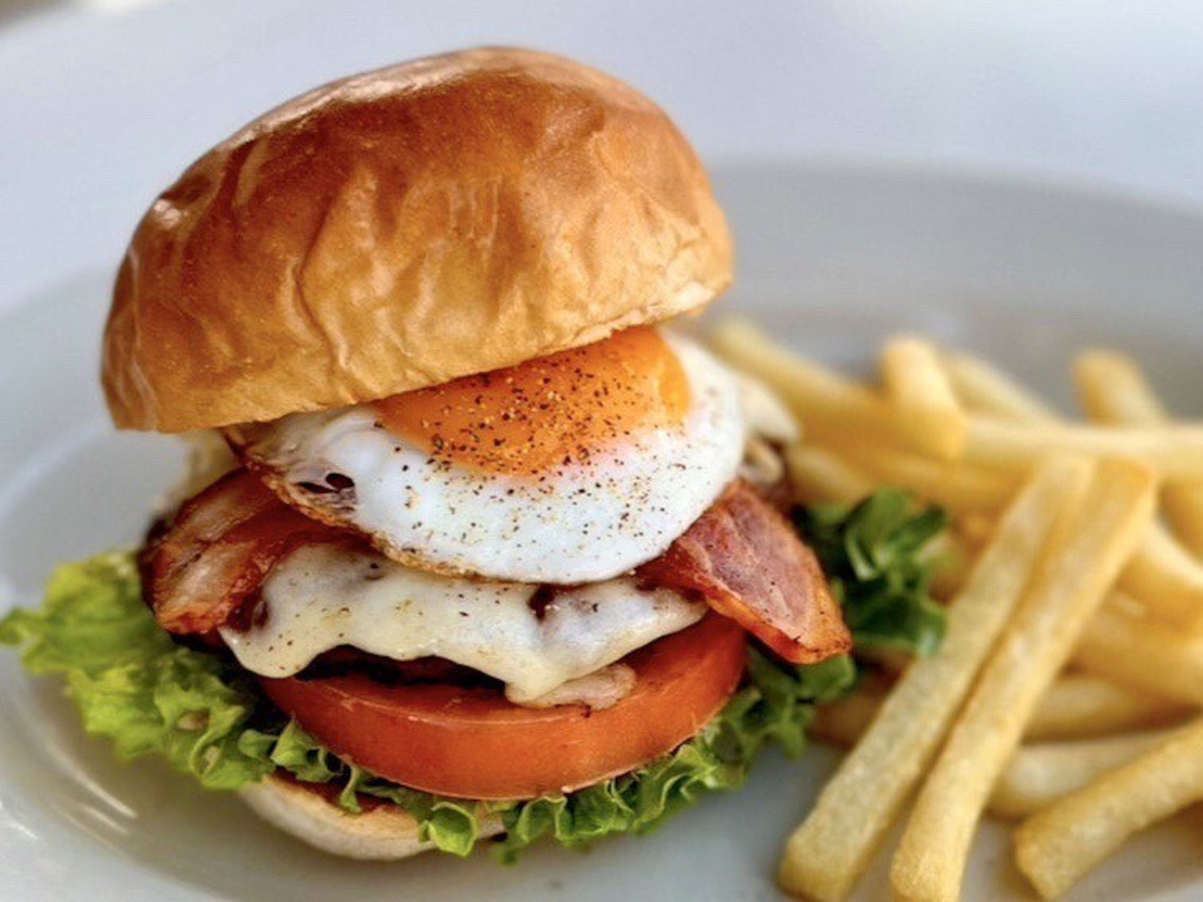 「J.S.Pancake Café」ベーコンエッグチーズバーガー（1540円）