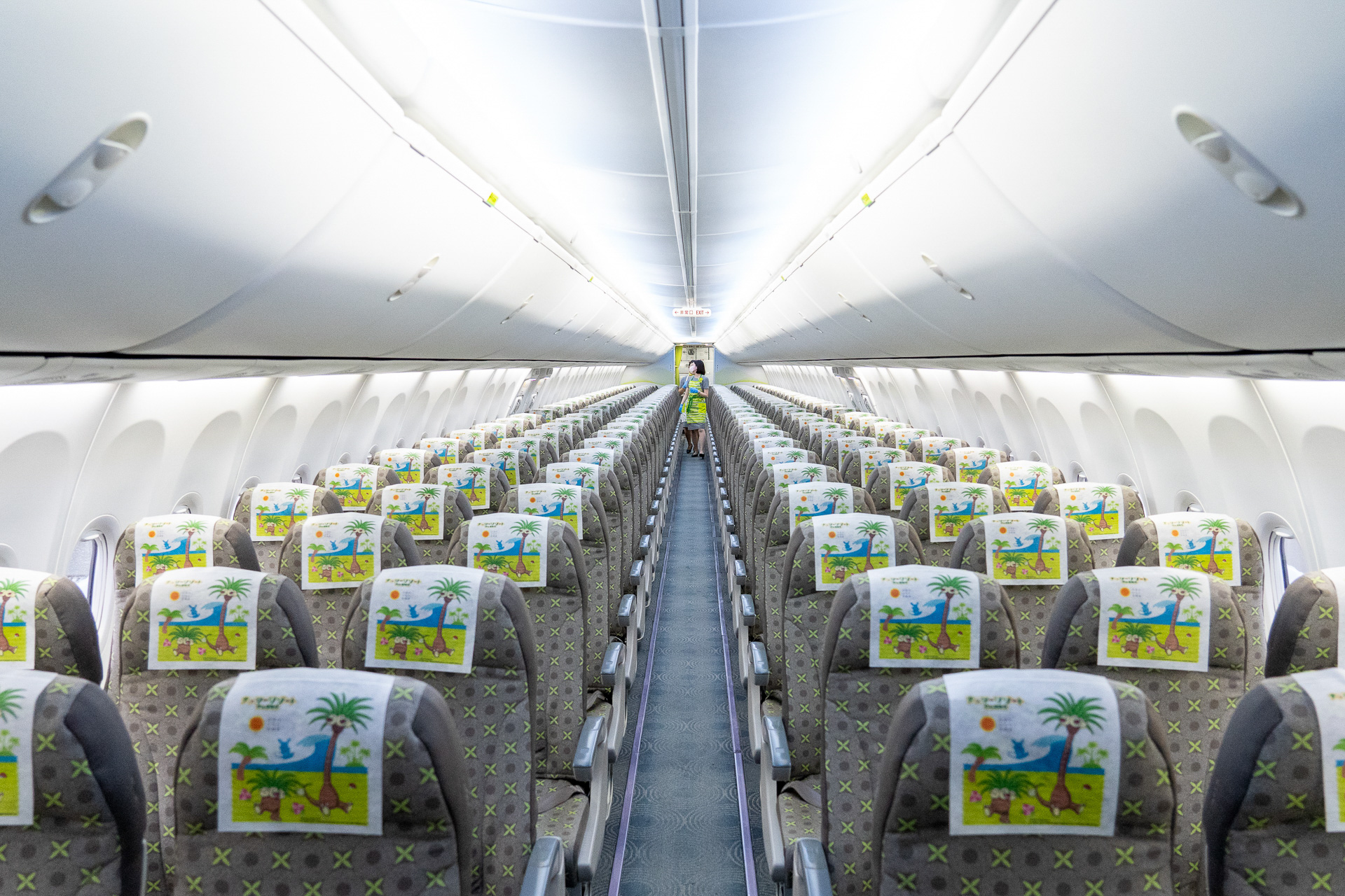 ヘッドレストカバーが違うだけで印象が変わる