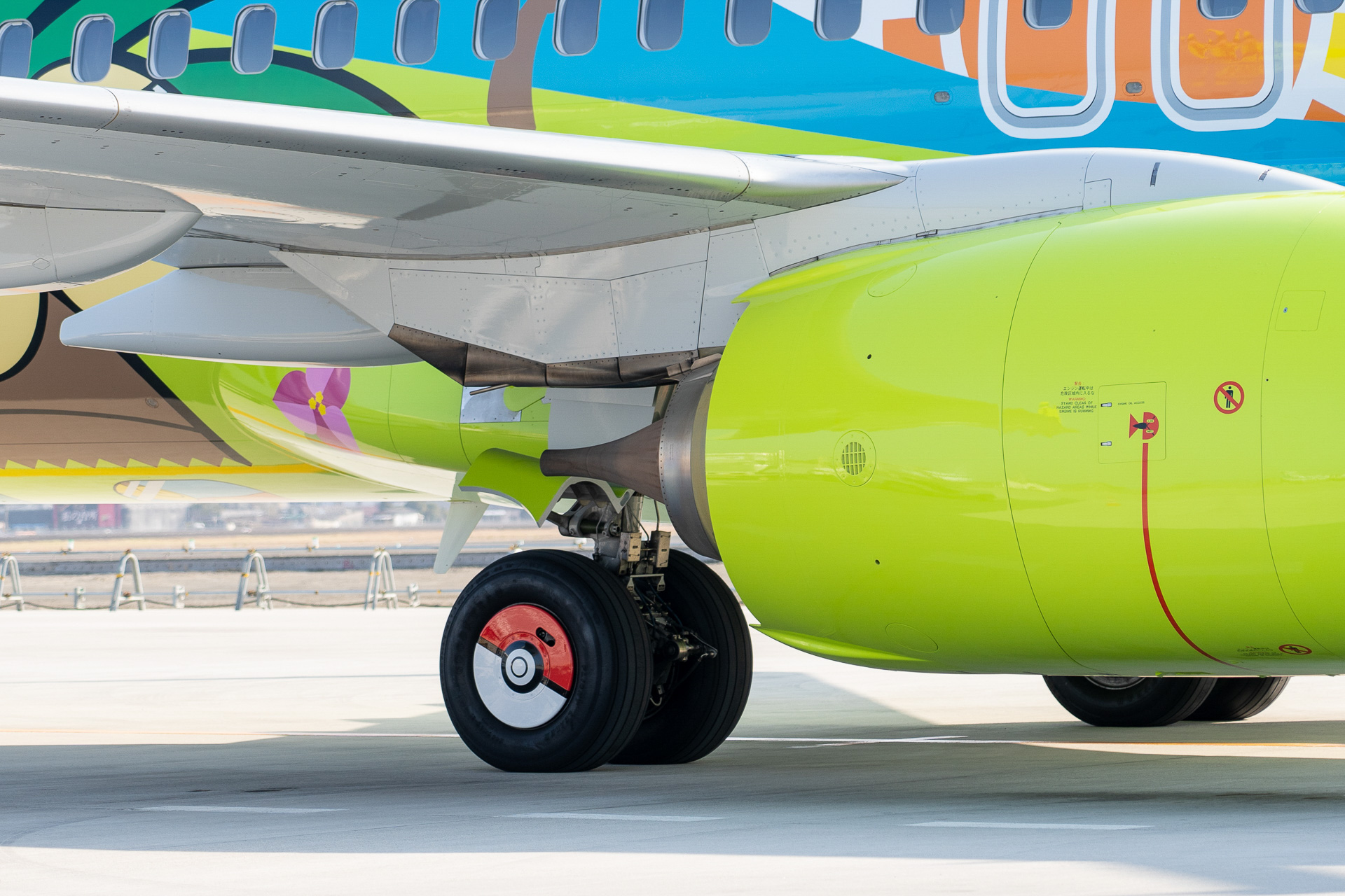 タイヤホイールにもモンスターボールがデザインされていてカッコいい