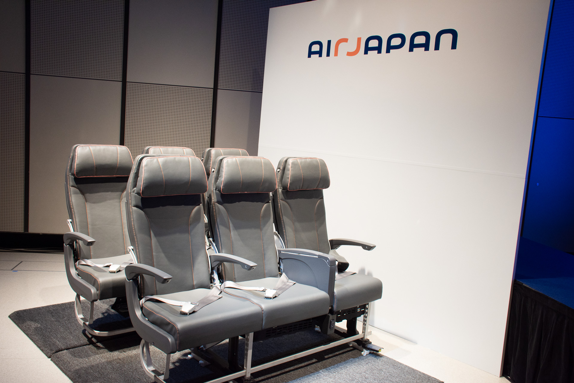 ANAが新ブランドAirJapanのシートを公開した