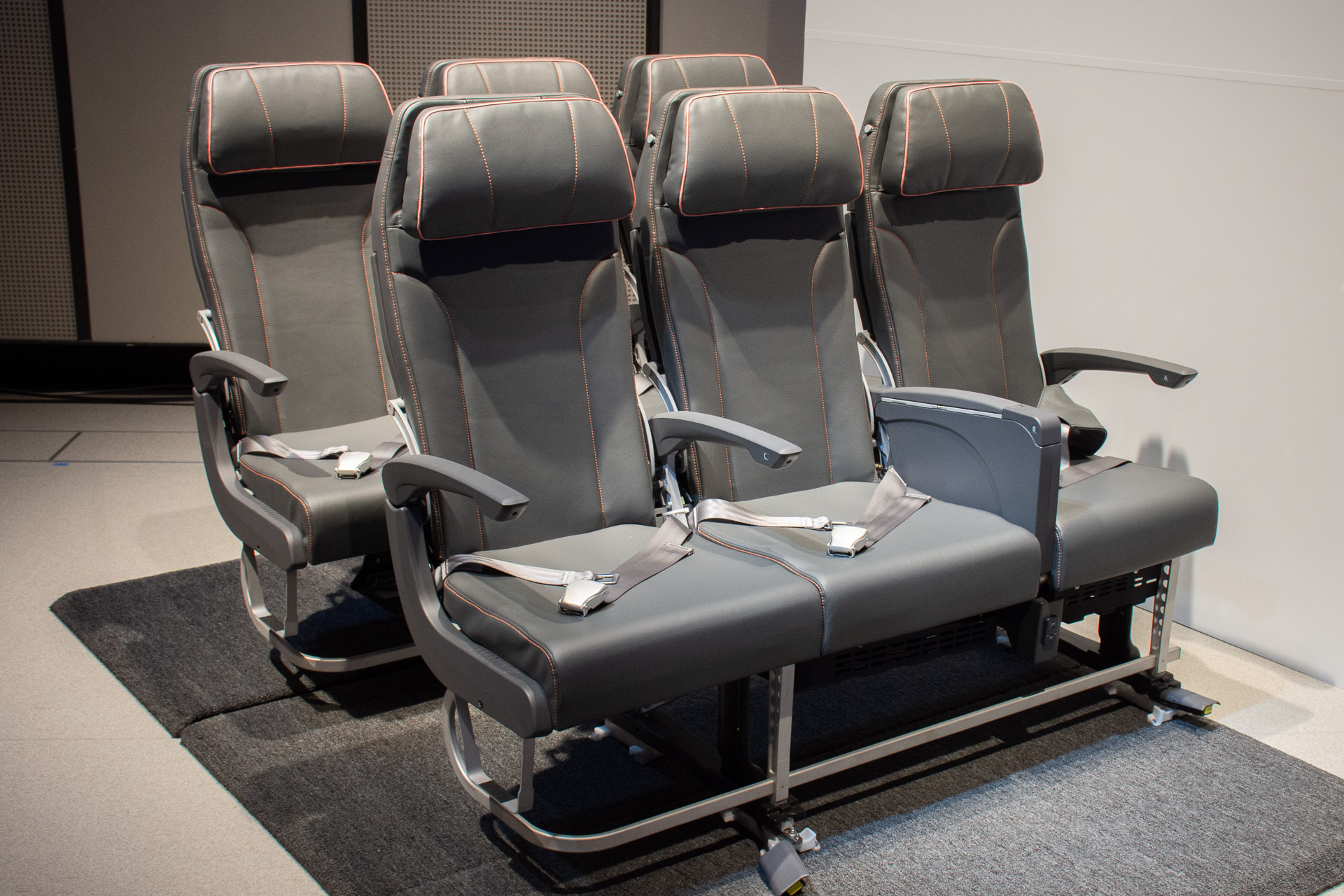 エアージャパン機内のシート