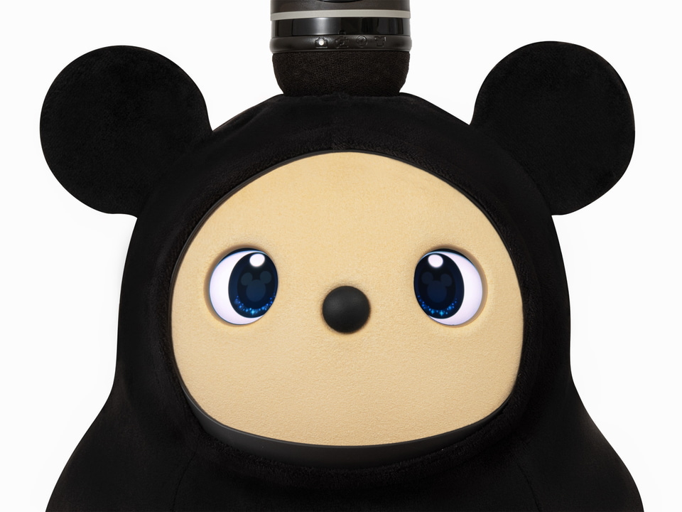 ミッキーマウスのLOVOTが初登場。特別デザインの瞳や専用服を