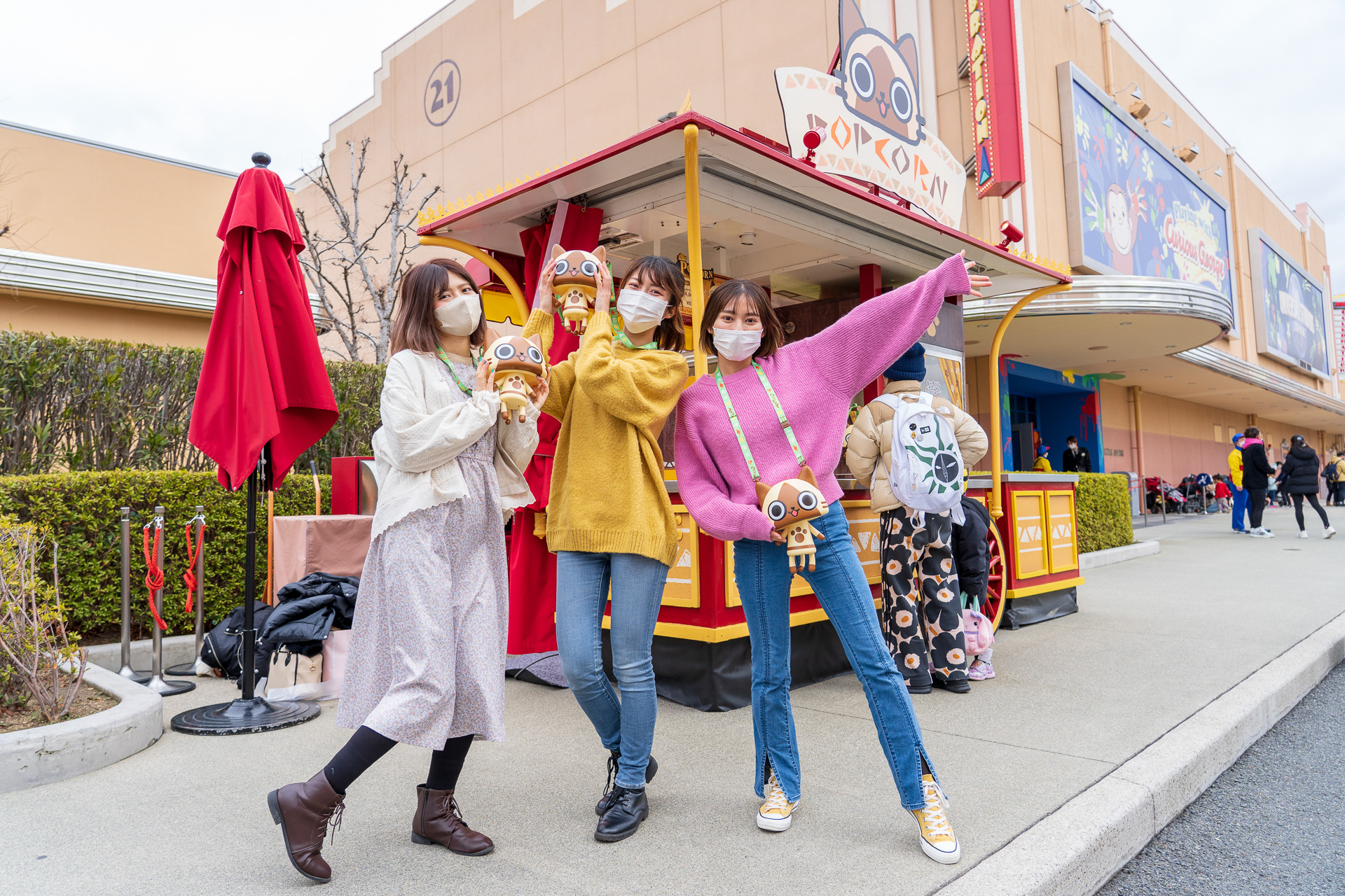 アイルーをオトモにパークを歩こう。ストラップは春らしく明るいグリーン