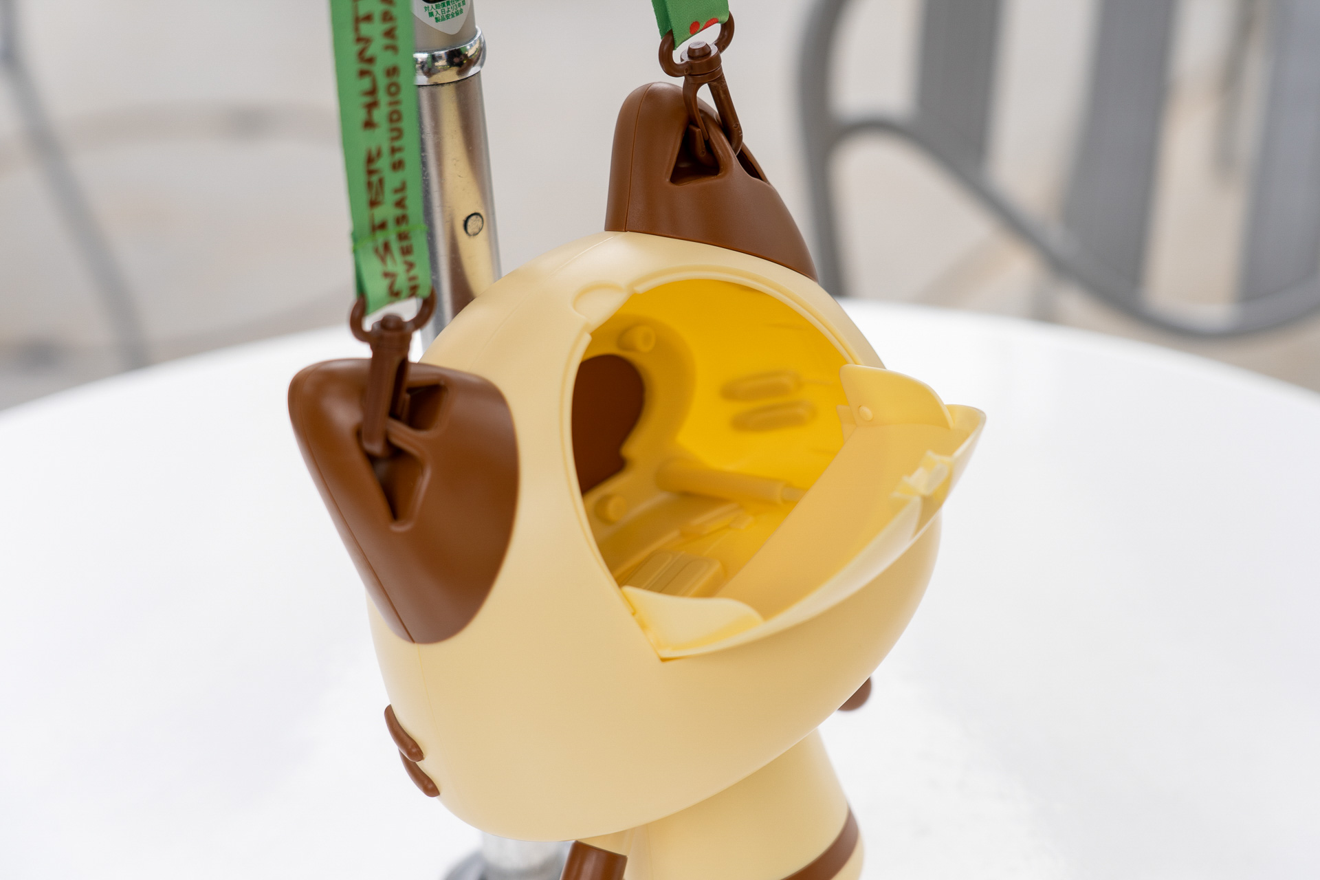 頭の後ろがパカッと開く