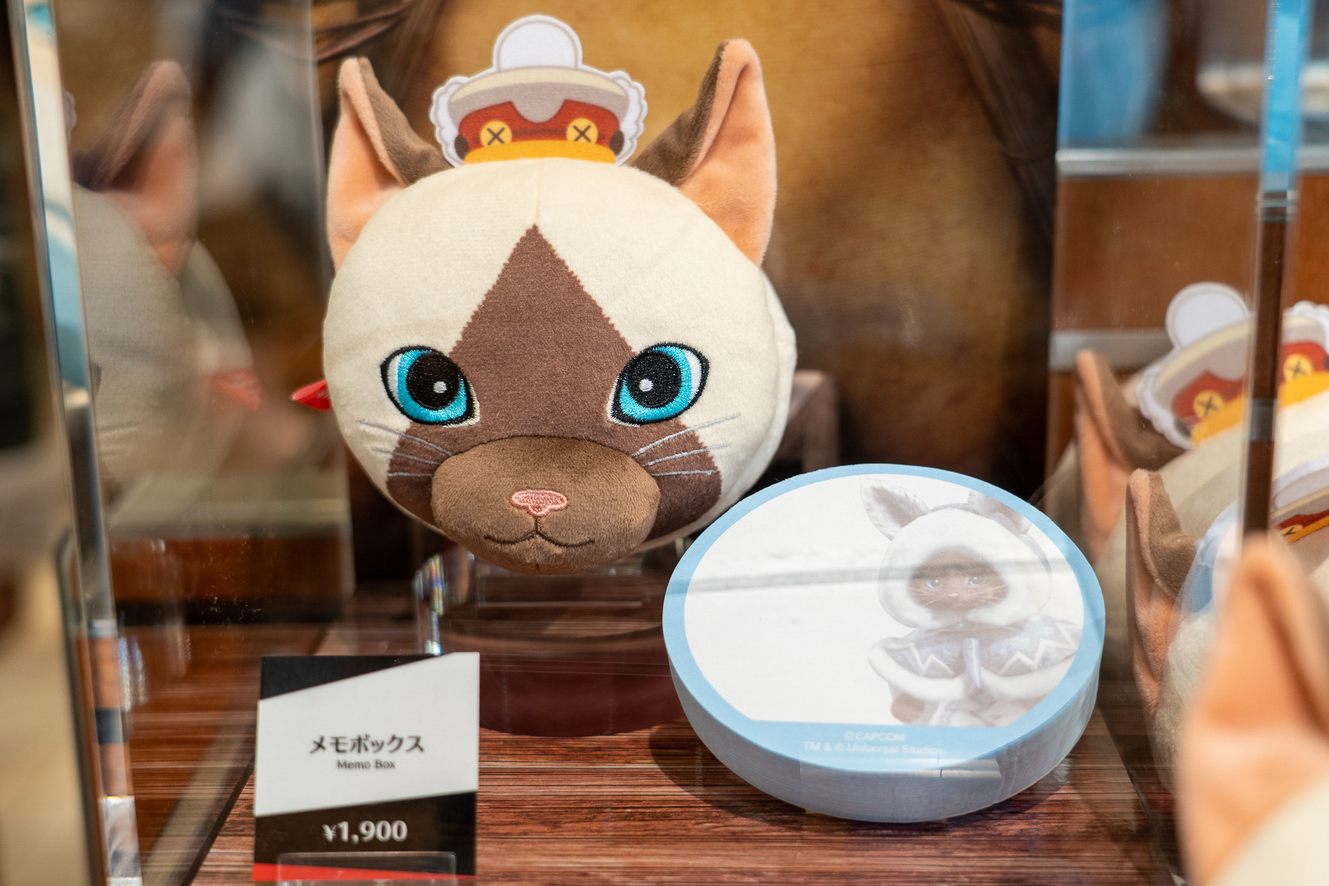 使い終わったら小物入れにもなるケース入りメモ（1900円）