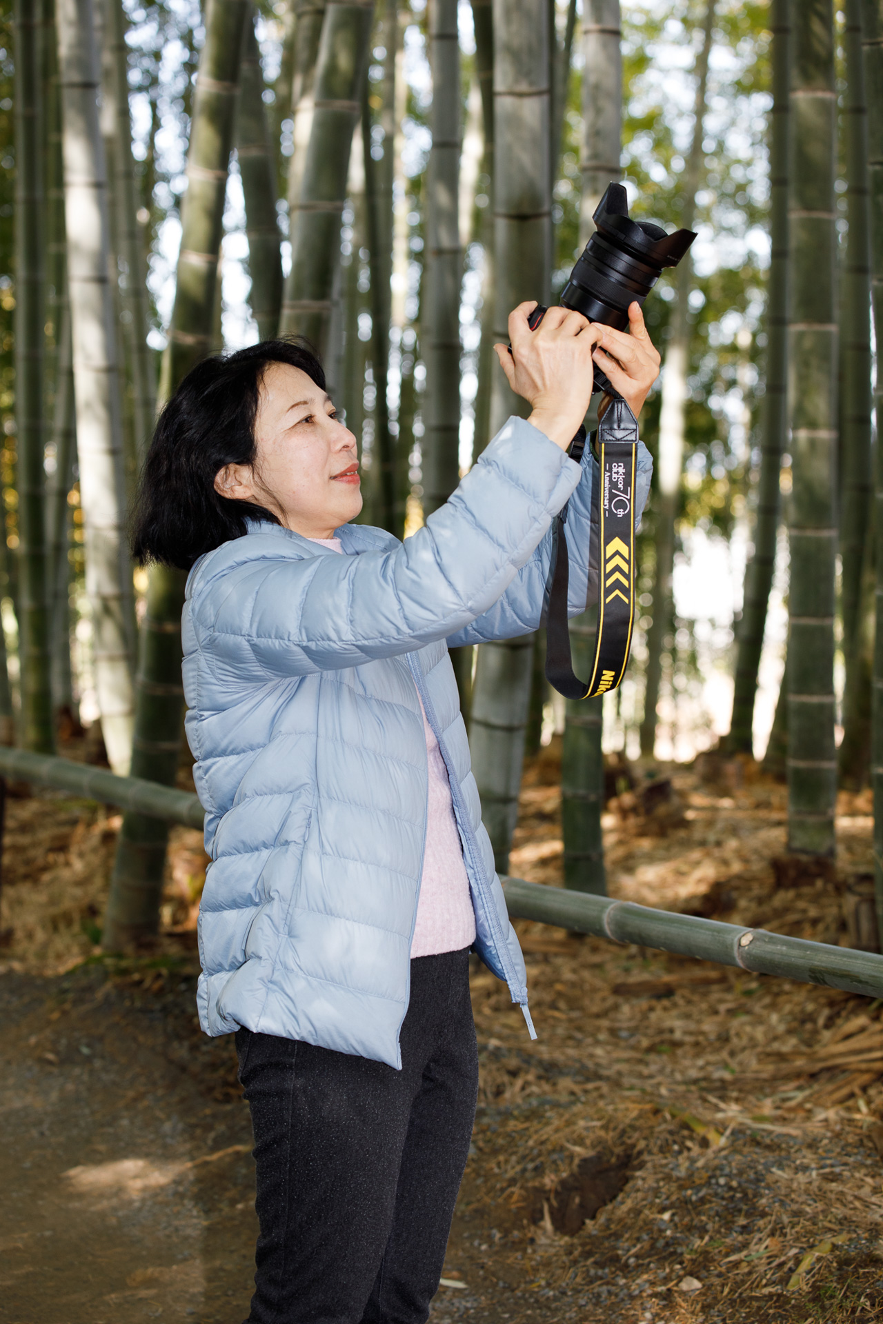 全国各地を撮り歩く星野さんだが、地元京都への愛情も深く神社仏閣や京都の街並みも熱心に撮影している。今回の星野さんへの取材も京都の高台寺で行なった。桜の花にはまだ早い季節ではあったが、花の盛りを想像しながら境内を歩いてもらった<br>※高台寺での取材撮影は特別な許可のもとで行なっています