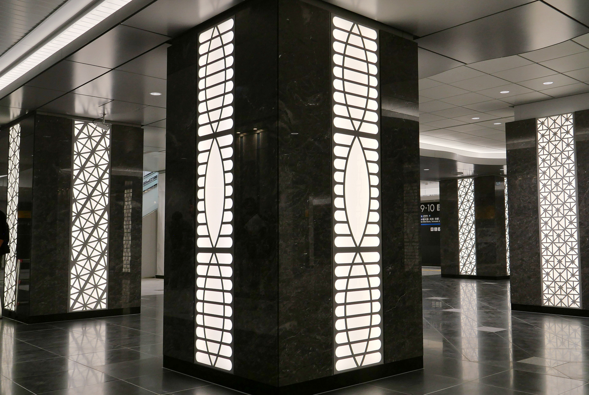 こちらは、水晶橋をイメージしたデザイン