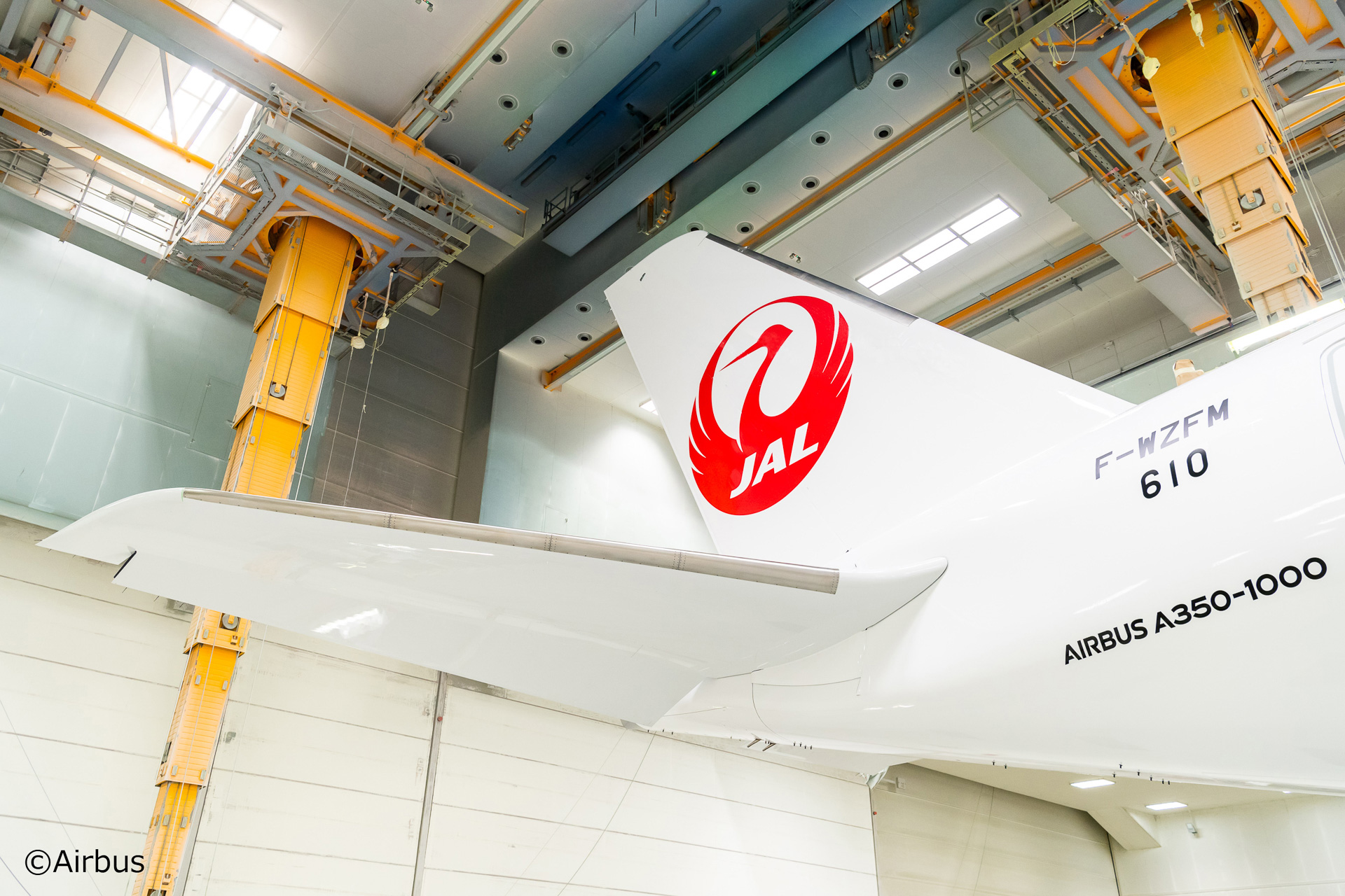 A350-1000の尾翼にJALの鶴丸ロゴが描かれた