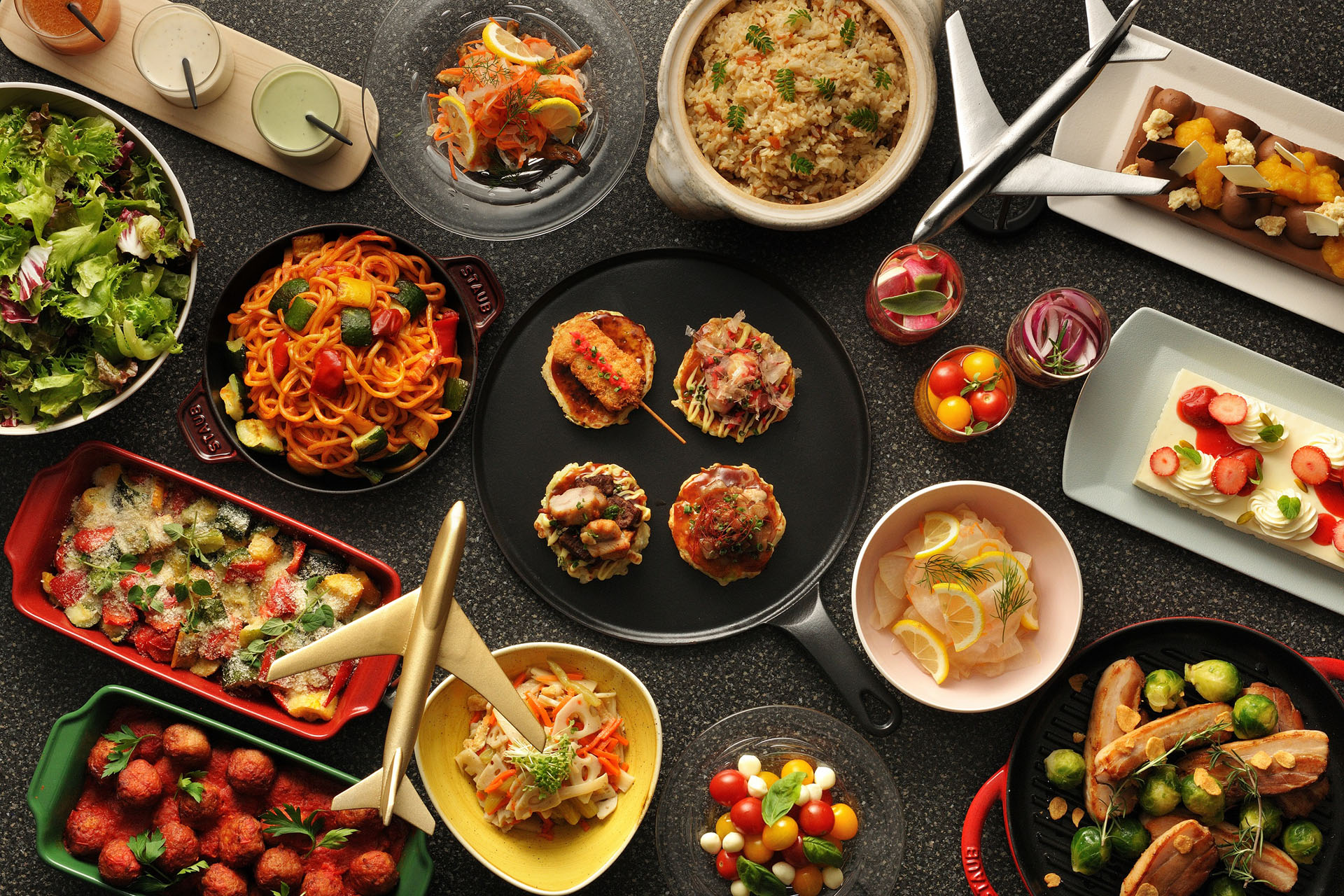 ダイニングでは空と海を臨む「エクスプレス・フル・ビュッフェ」を楽しめる