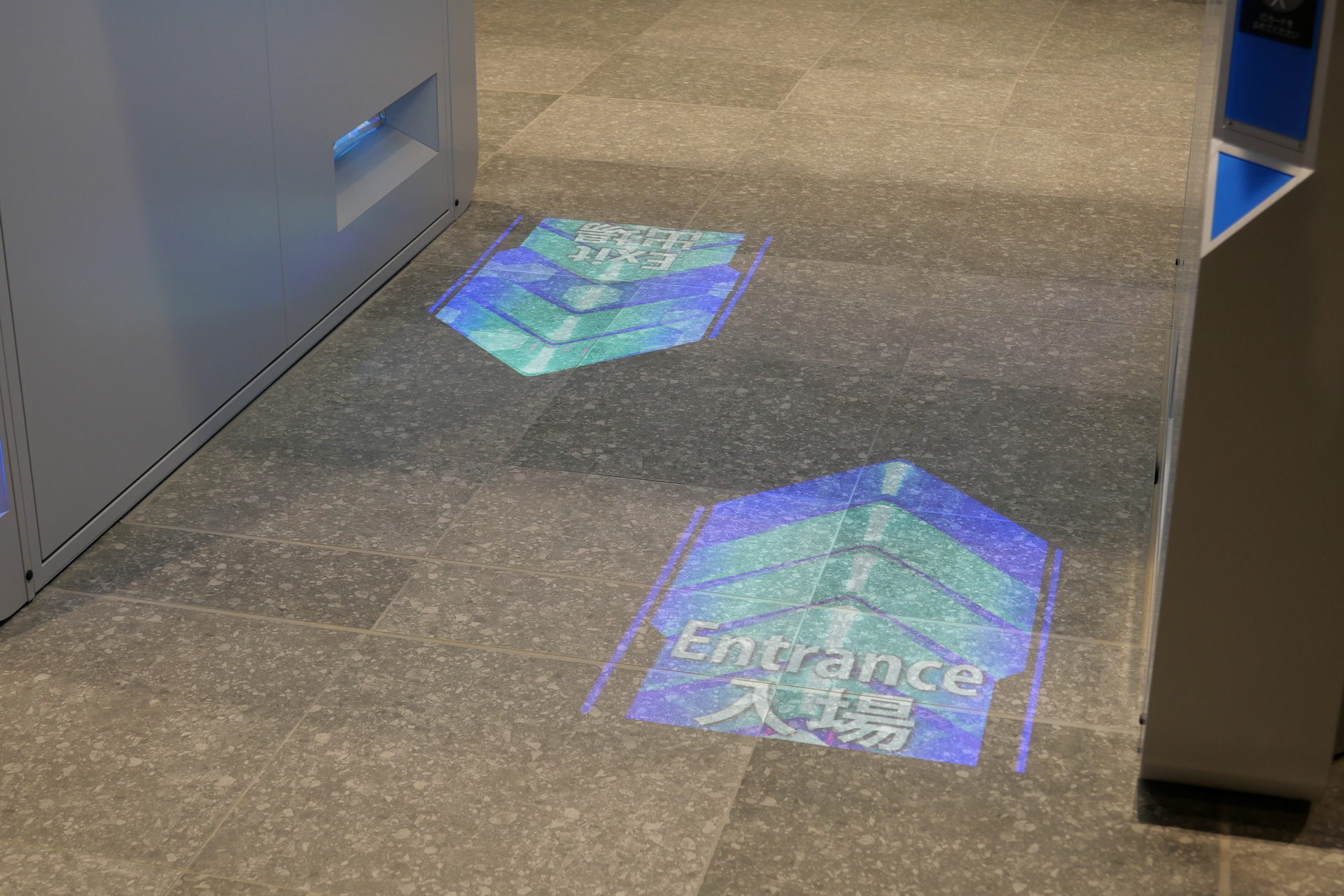 床に進入方向を光で示している