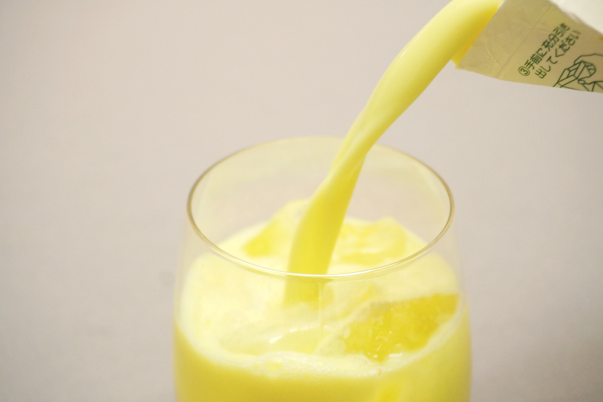 ほんのり甘く、さっぱりしたレモンの香りが広がる飲みやすさ