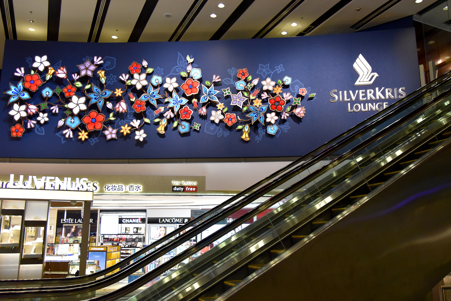 ガラスアーティスト、Barbara Jane Cowie氏が制作した“バティックウォール”