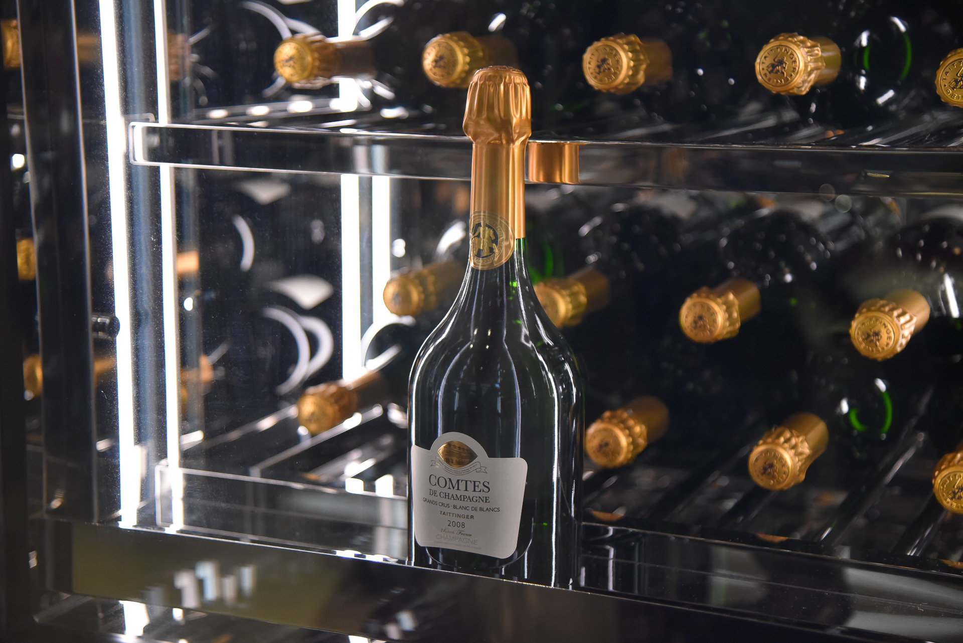 シャンパンは「2008 テタンジェ・コント・ド・シャンパーニュ」を用意