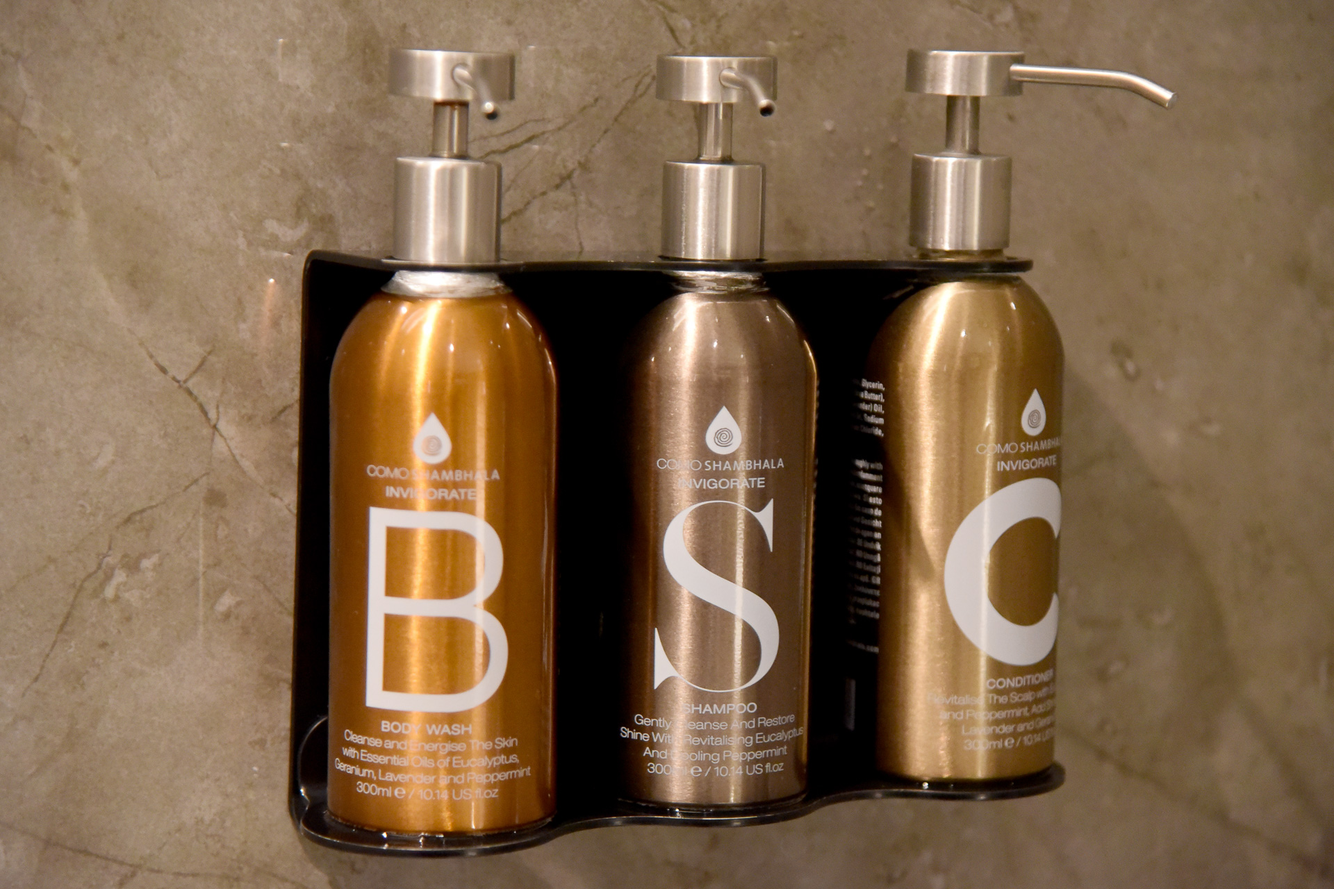 ウェルネスブランド・COMO SHAMBHALAのシャンプーなどを採用