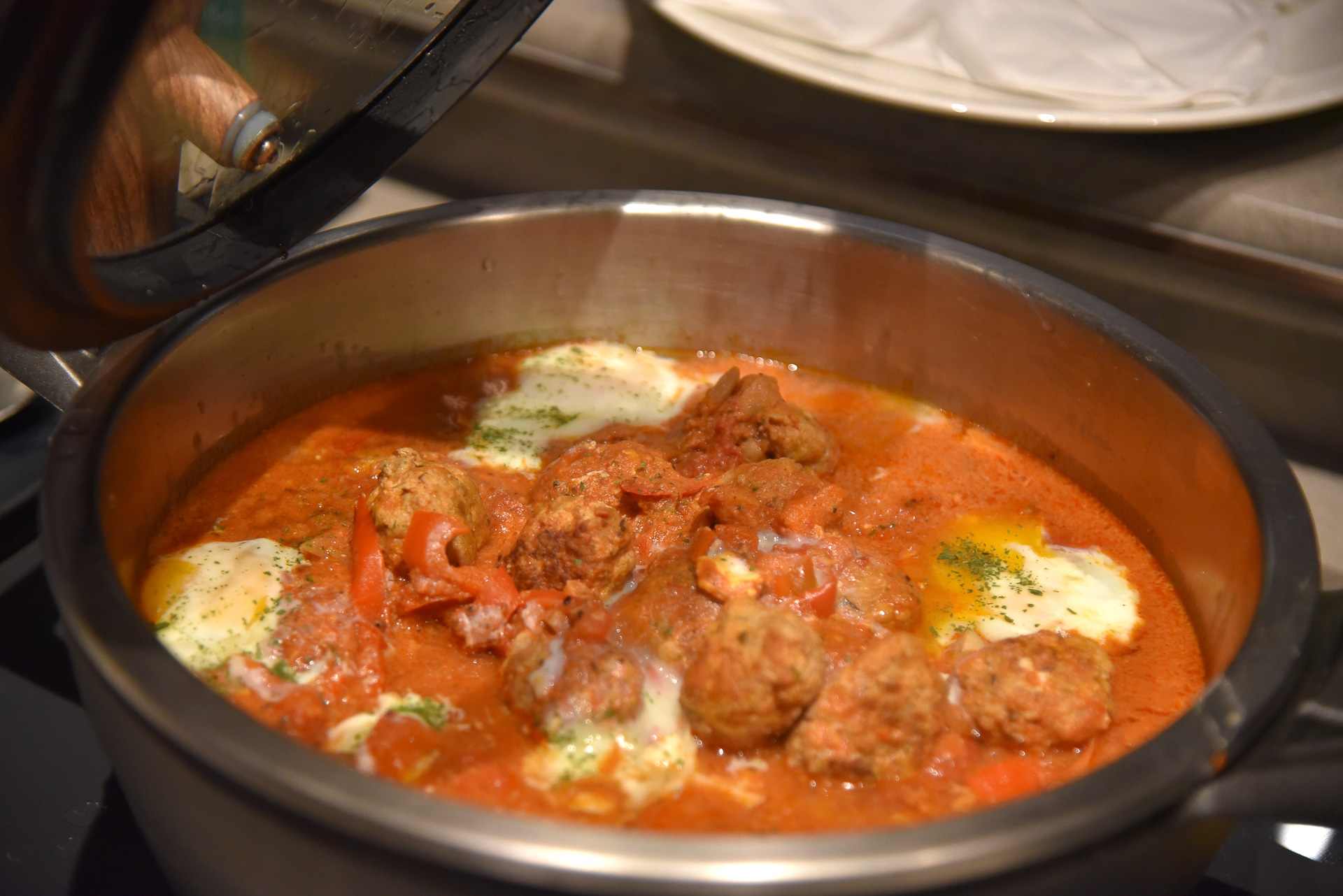 「シャクシュカ」などの人気の中東系卵料理もありました