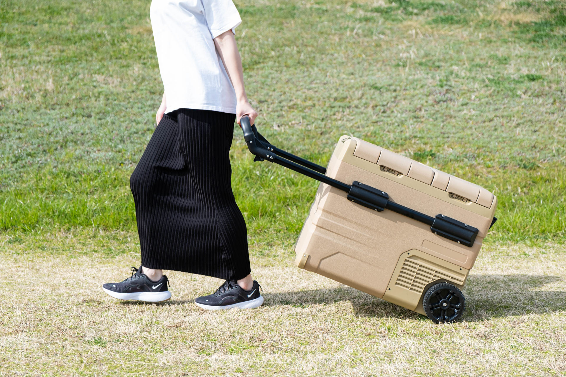 キャリーバッグのように持ち運べる