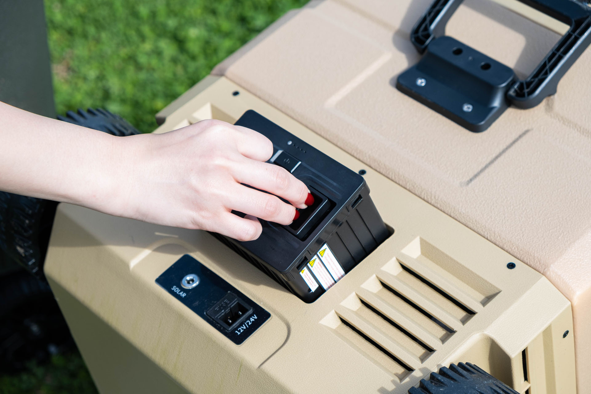 別売りのバッテリーを使えば給電なしで使うこともできる