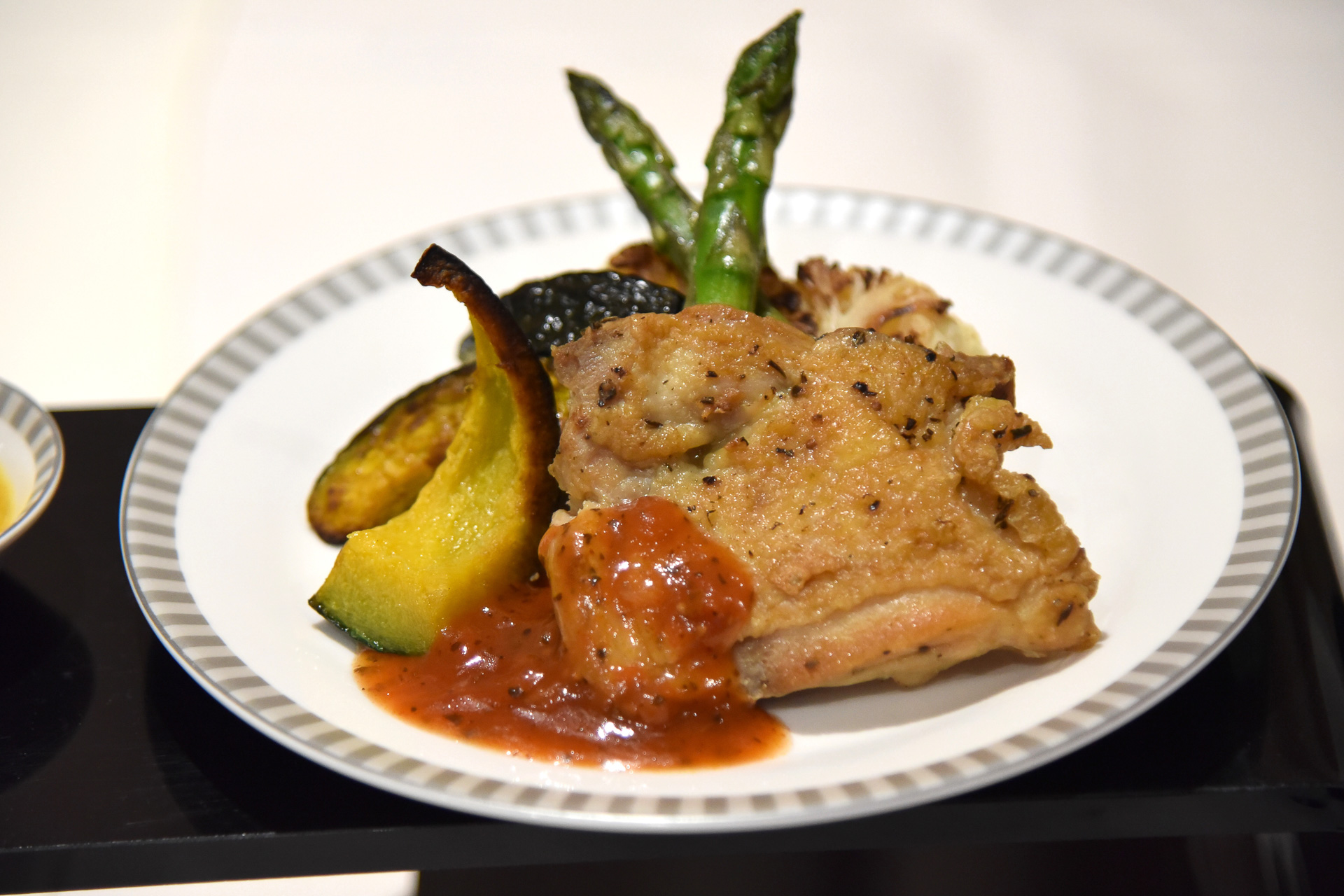 食感で満足感をさらにアップさせた「グリルドチキン」