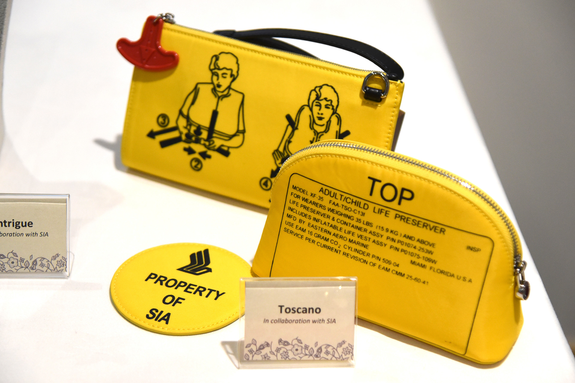 「TOCCO TOSCANO」は「EVERYDAY POUCH」「WRISTLET CLUTCH」と、持ちやすい小物がメイン