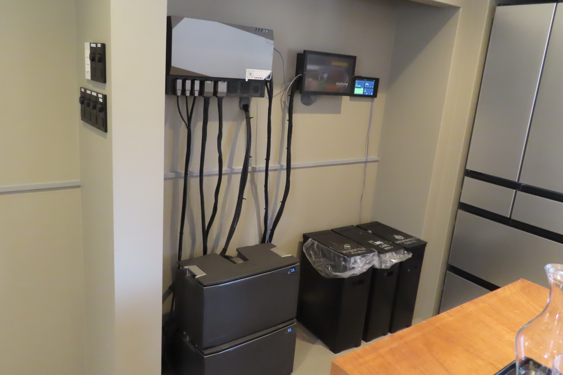 家庭向けのパワーシステム。配電盤経由でコンセントに電気を供給する