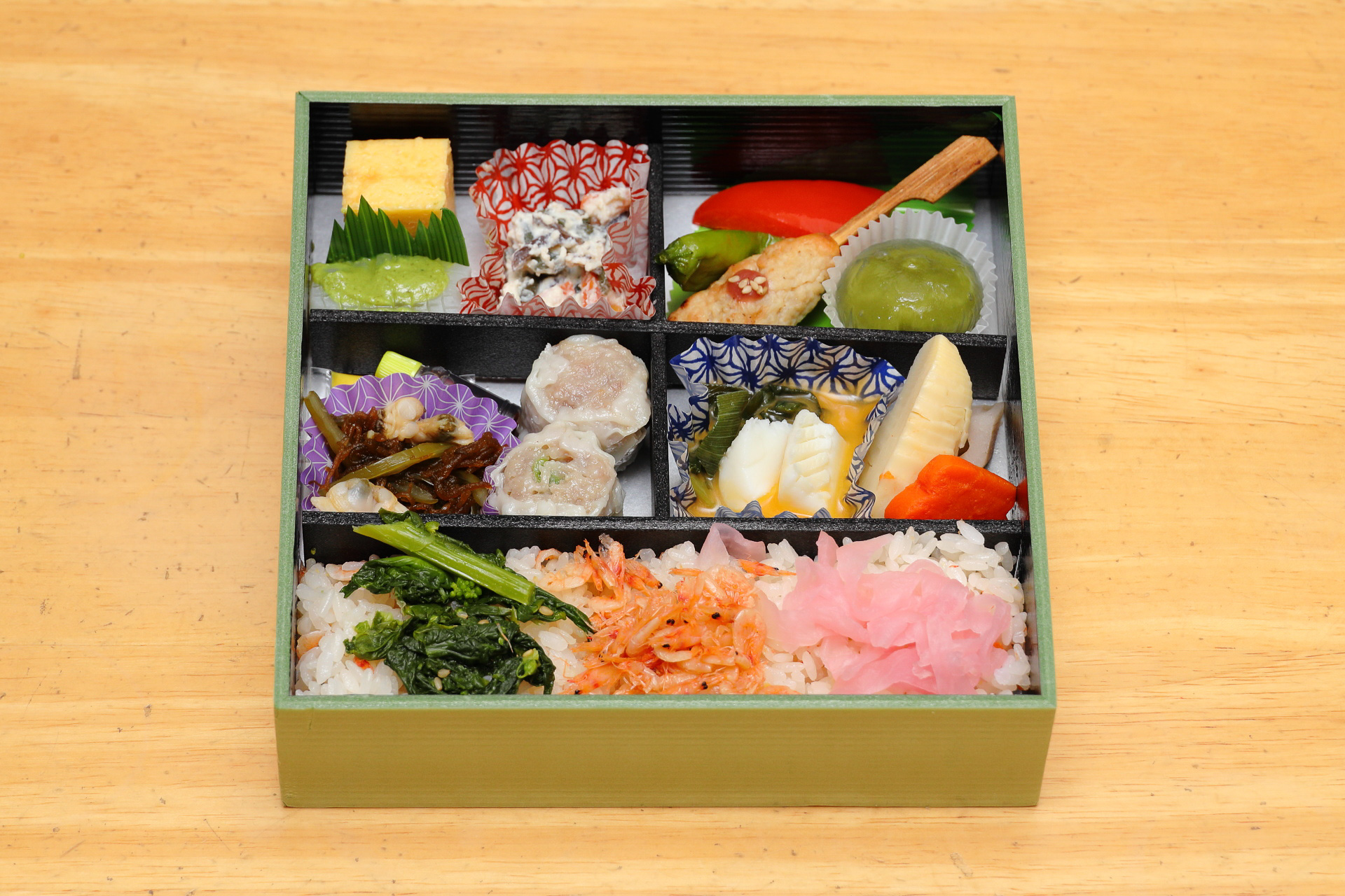 懐石料理を起源とする松花堂弁当らしい料理の数々