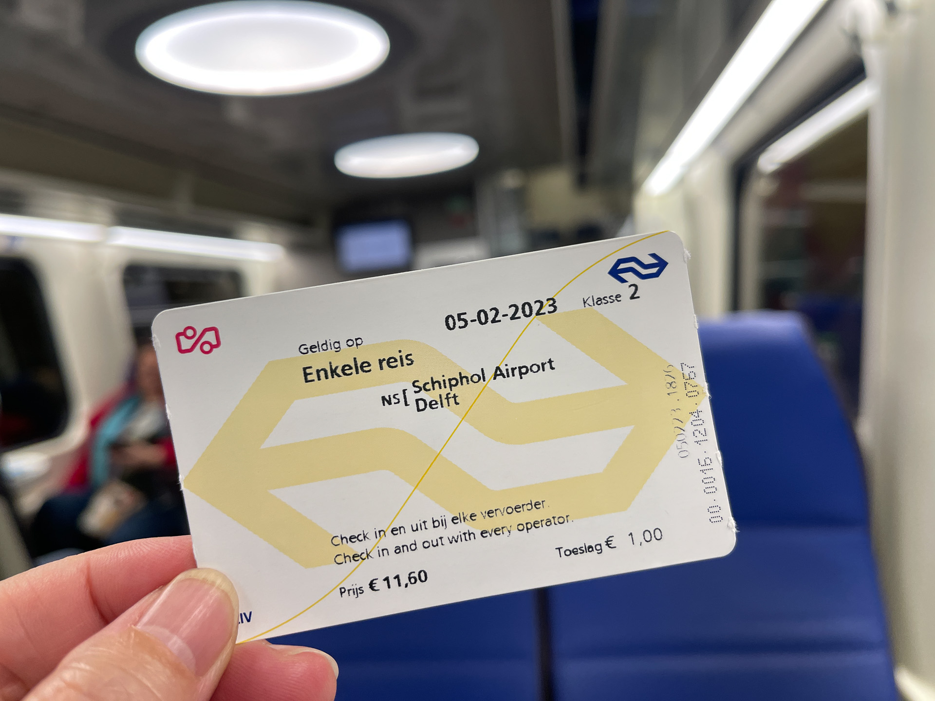 アムステルダム中央駅からデルフトまでのチケットは12.60ユーロ（約1800円）