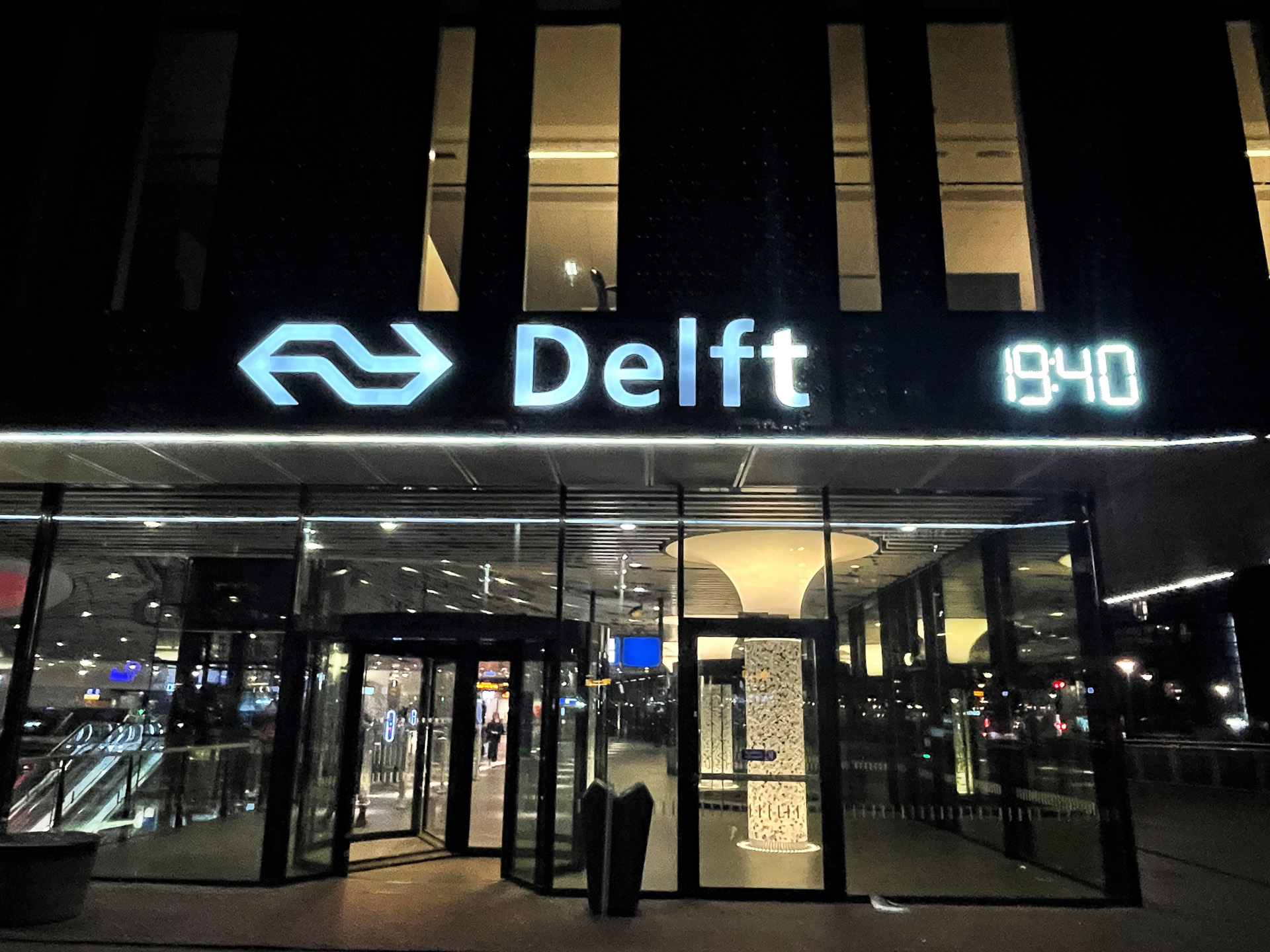 デルフト駅の外に出ると長閑な空気が広がっていました