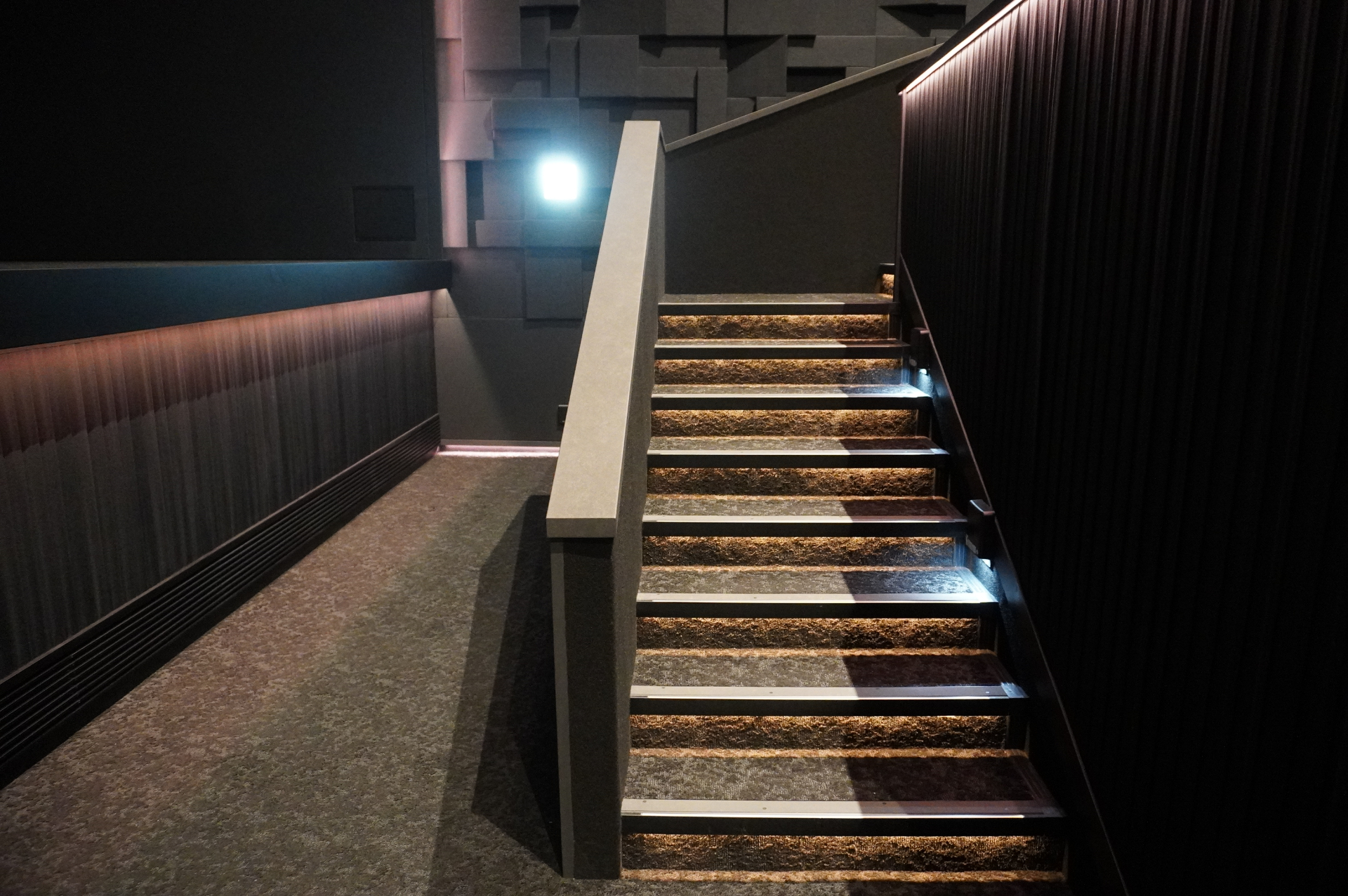 こちらは内覧会でプレゼン会場となったシアター7