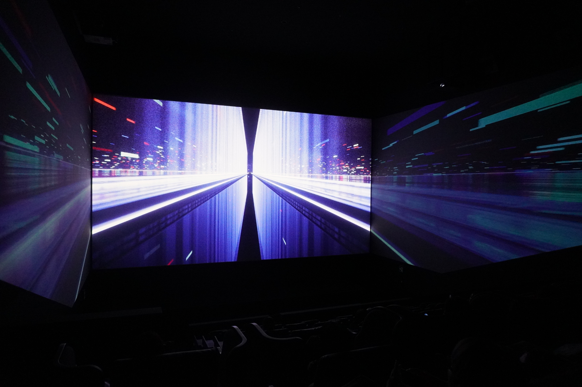 シアター6に導入されている「ScreenX」。2022年の大ヒット作「トップガン マーヴェリック」などを上映予定