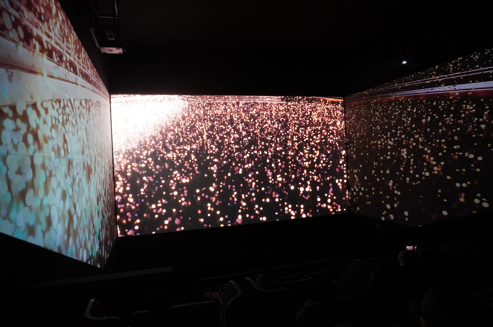 シアター6に導入されている「ScreenX」。2022年の大ヒット作「トップガン マーヴェリック」などを上映予定