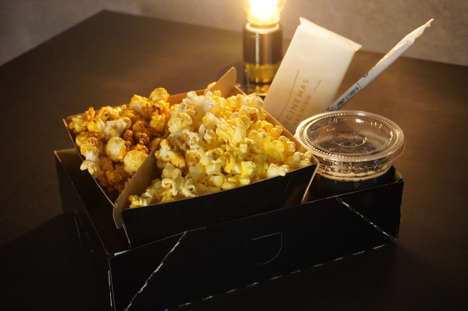 待ち時間に好きな席で飲食可能