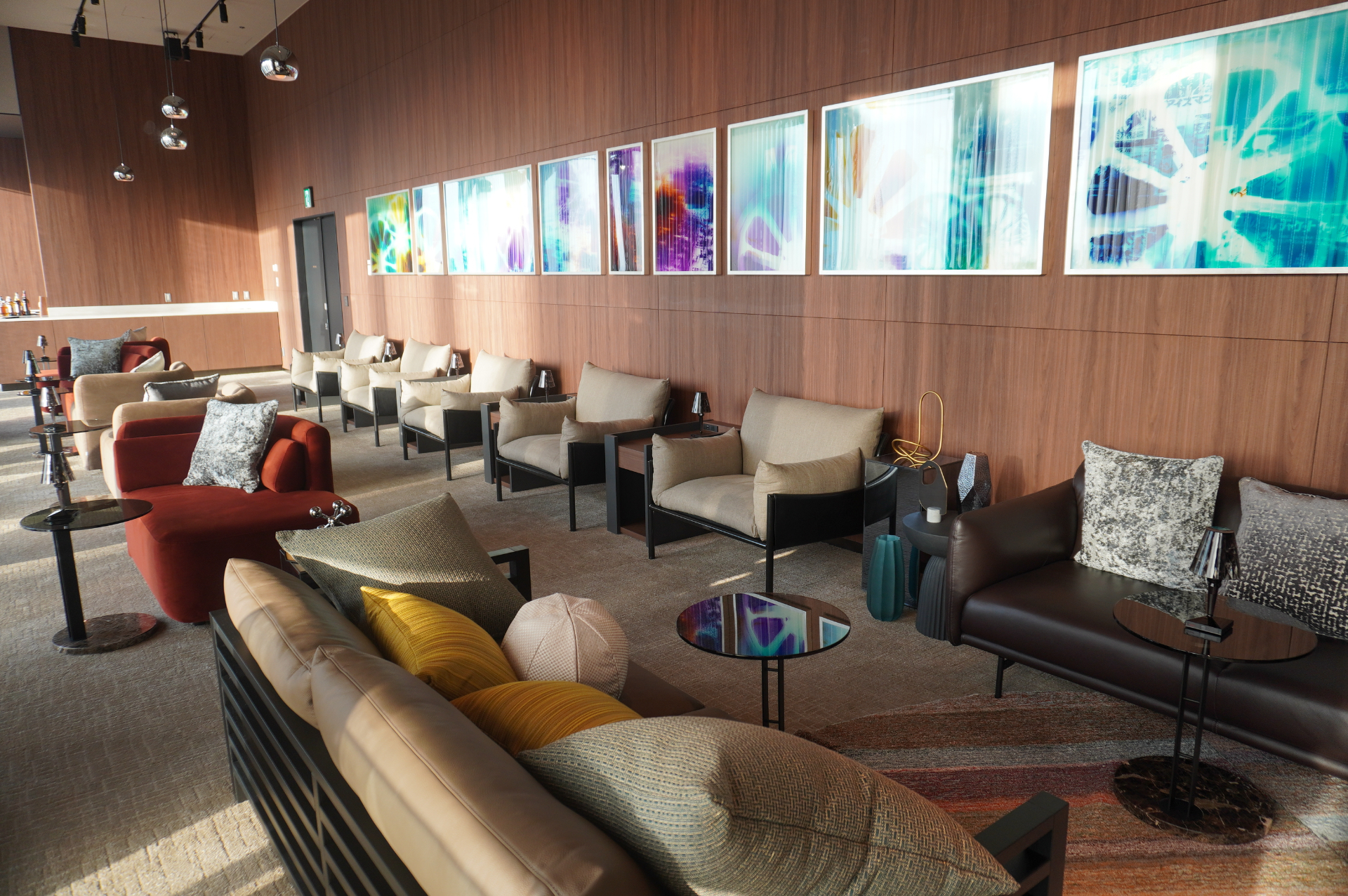 クラスSチケット購入者だけが利用できるプレミアムラウンジ「OVERTURE」は10階に開設