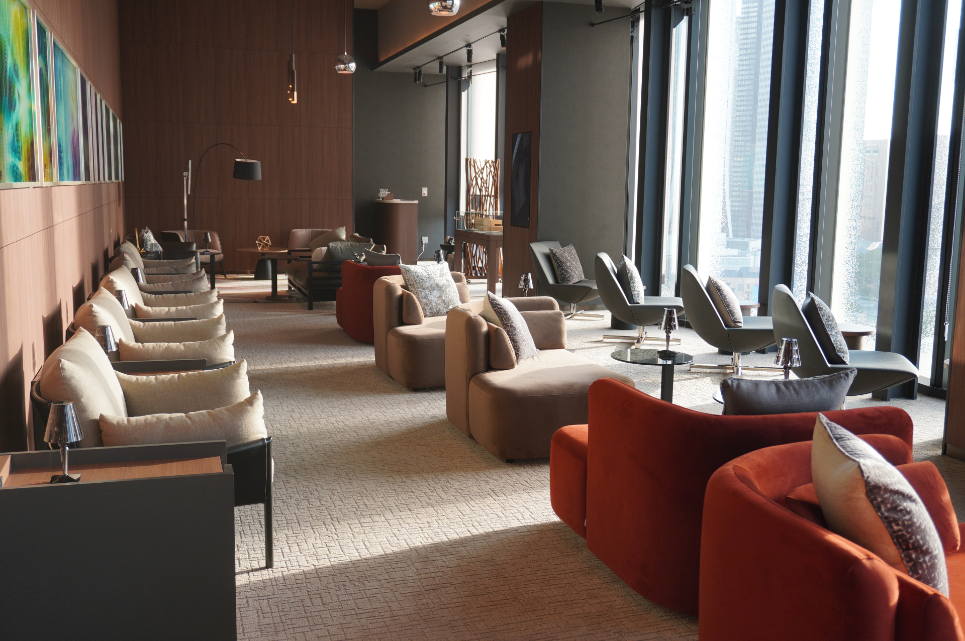 クラスSチケット購入者だけが利用できるプレミアムラウンジ「OVERTURE」は10階に開設