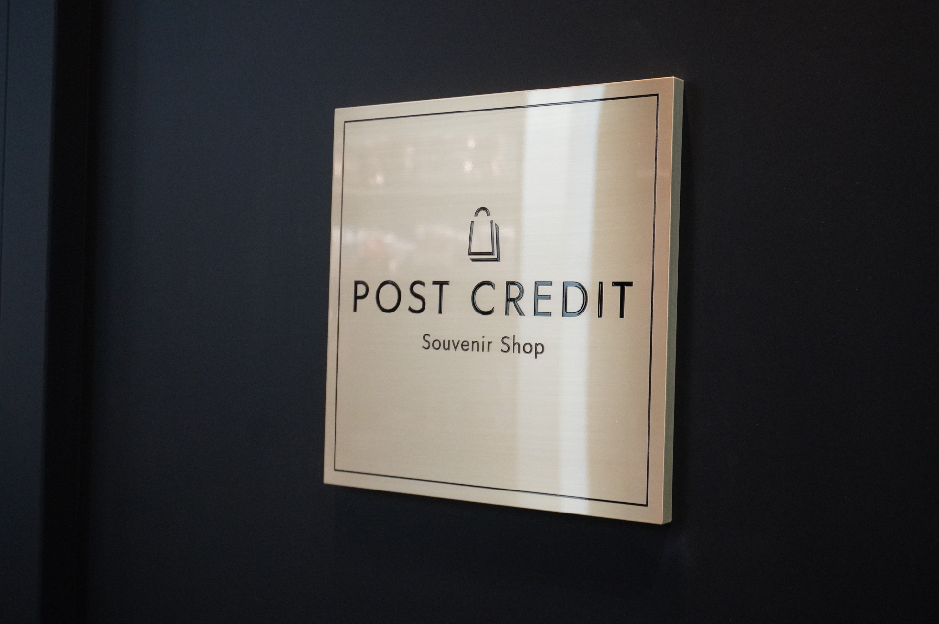 9階に入るスーベニアショップ「POST CREDIT」