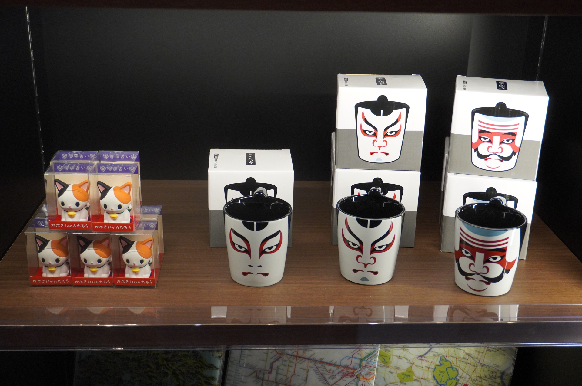 新宿・歌舞伎町らしいご当地グッズ