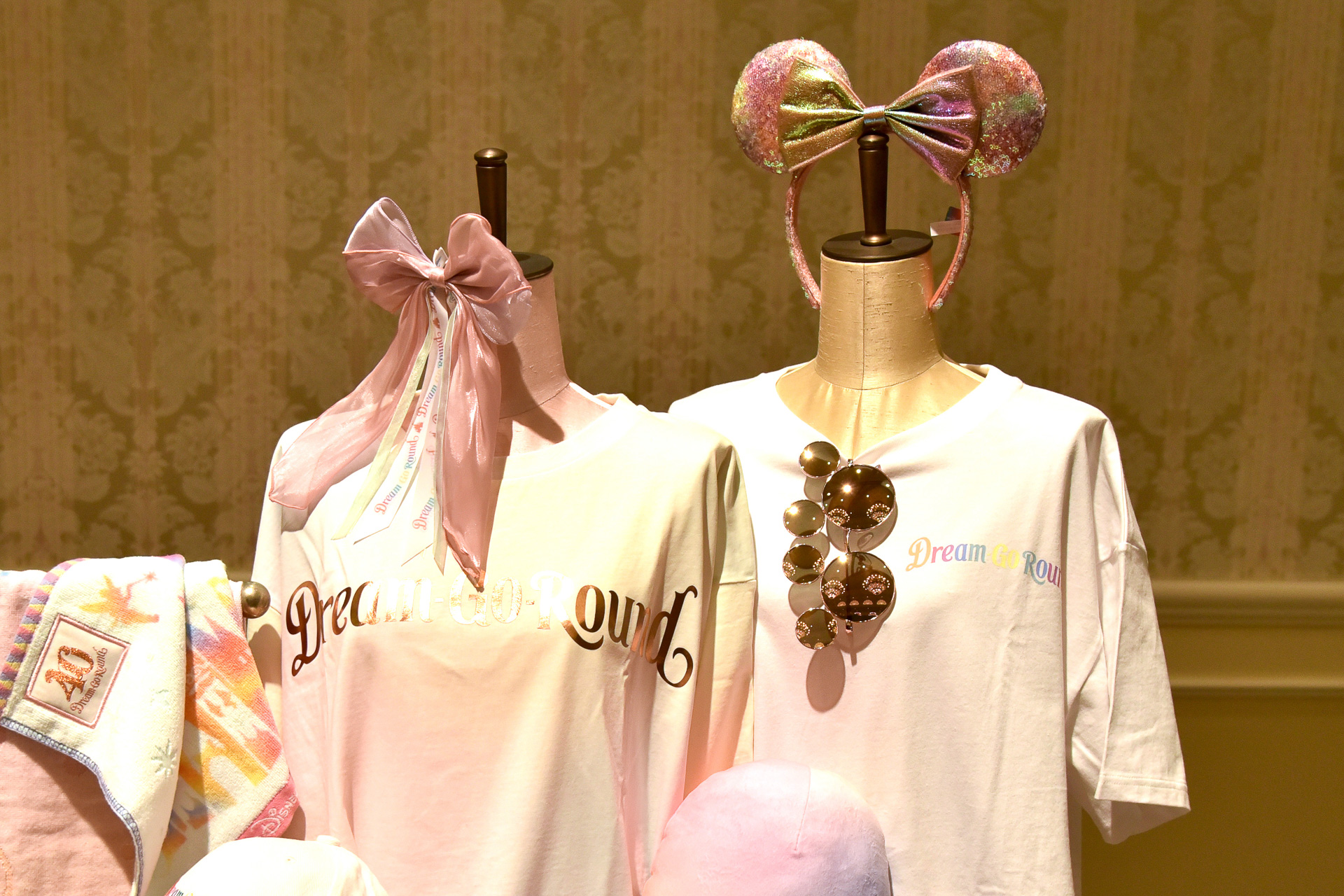 バックプリントがおしゃれな「Tシャツ」はバックショット撮影にぴったり