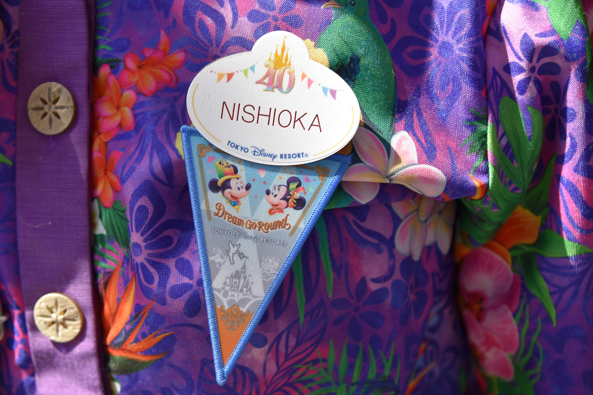 キャストのネームタグアクセサリーとしても登場中。とってもきれいです