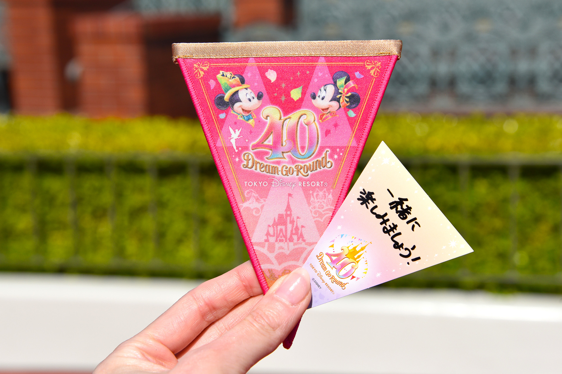 裏側にはキャストからもらった特製ステッカーも貼れるんです