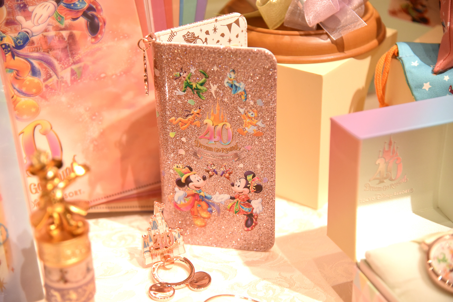 スマホ操作のたびに祝祭感が手のひらに広がります