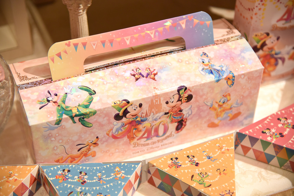 40周年の東京ディズニーリゾート、祝祭感アップ確実の“おそろコーデ”や