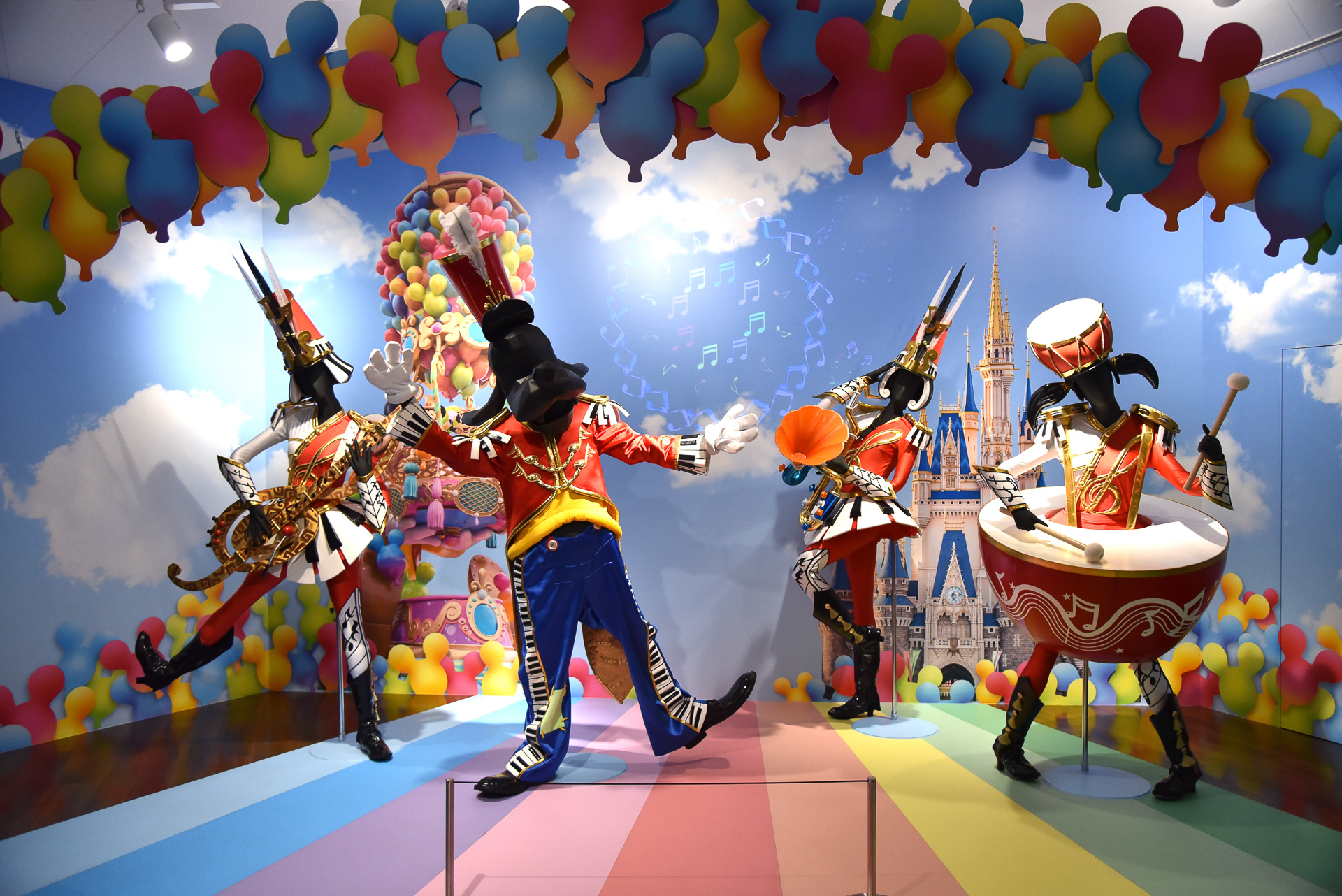 デイタイムパレードを振り返り！　こちらは「ハピネス・イズ・ヒア」