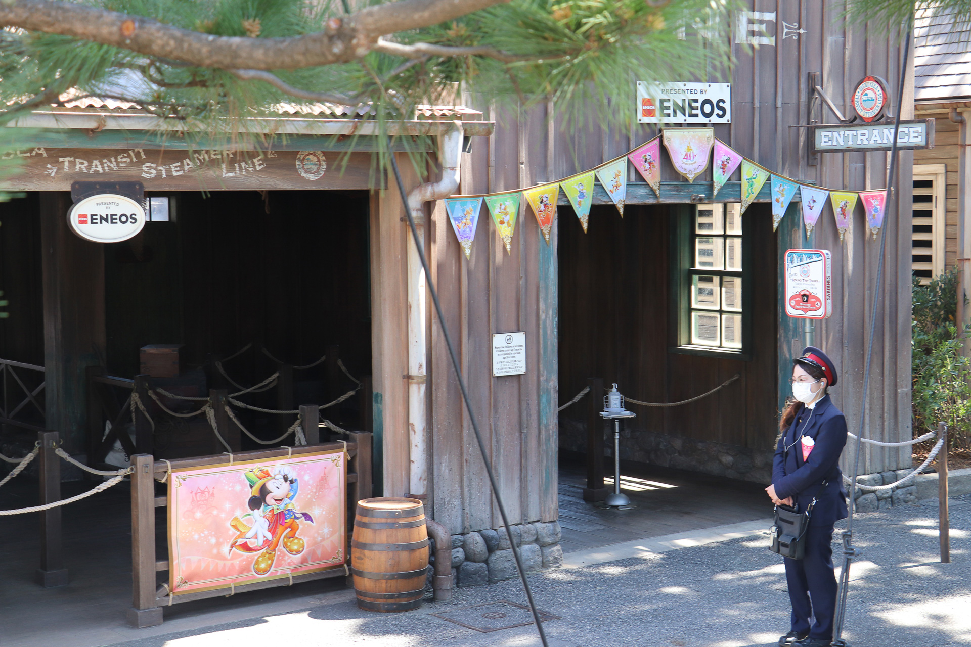 ディズニーシー・トランジットスチーマーラインの船自体も「ドリームゴーラウンド」のデコレーションに