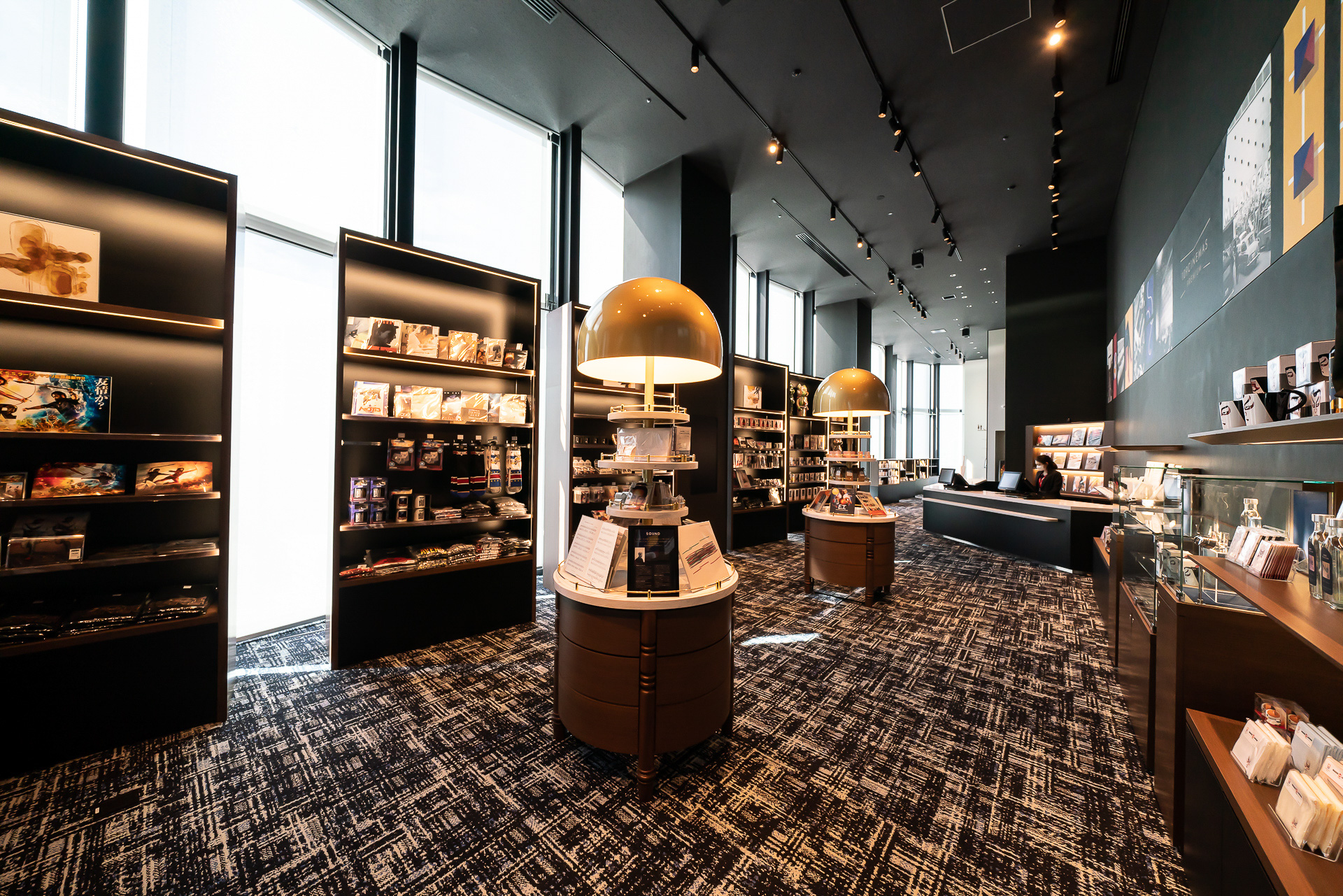 9階のスーベニアショップ「POST CREDIT」