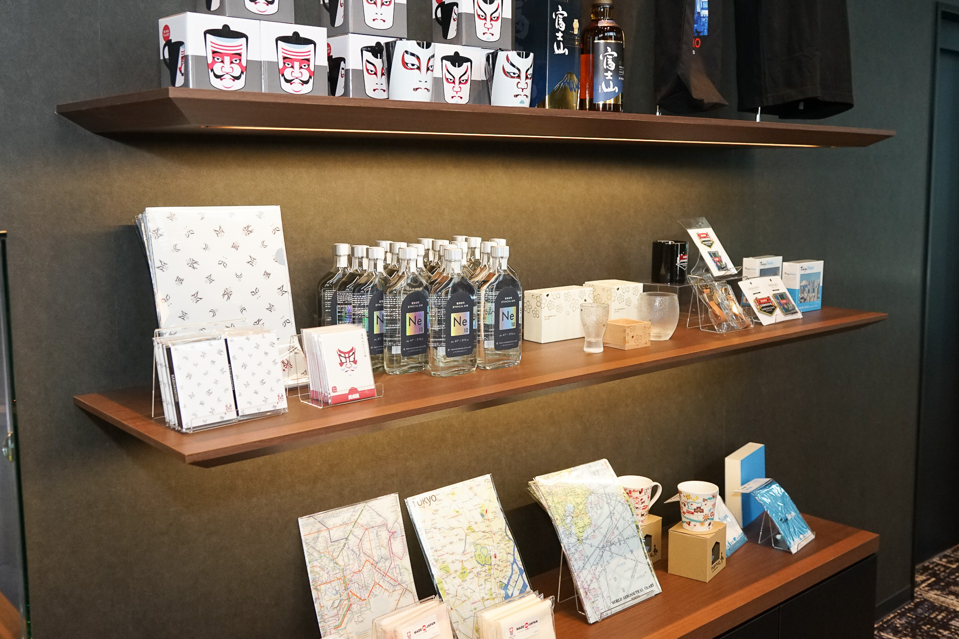 お土産向けのグッズも販売
