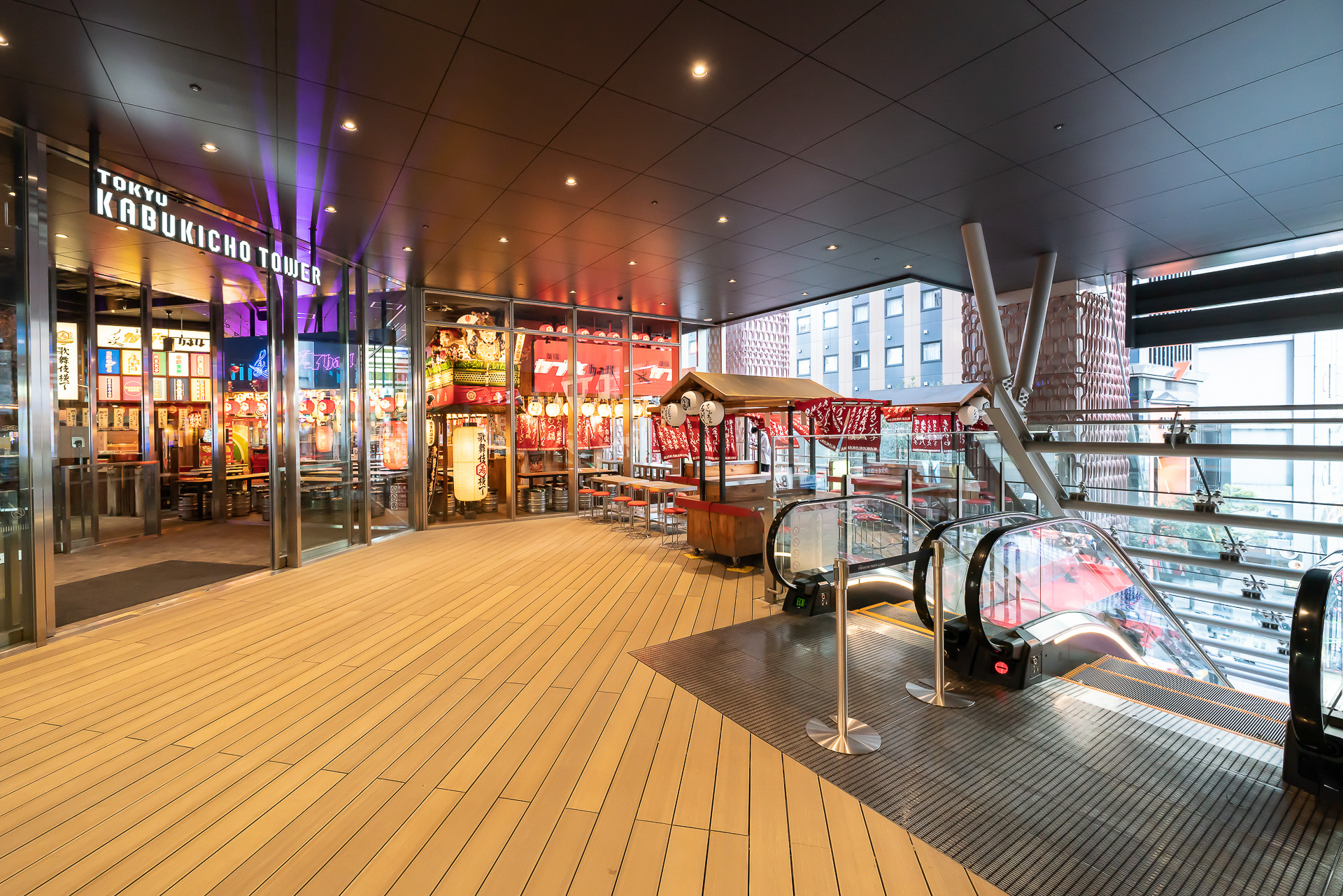 2階には外のエスカレーターから直接入れる作り