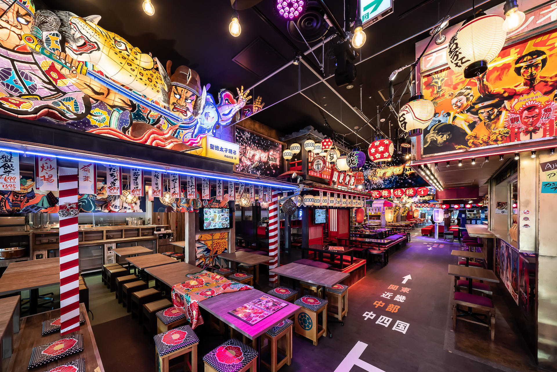 ねぶた祭の装飾も