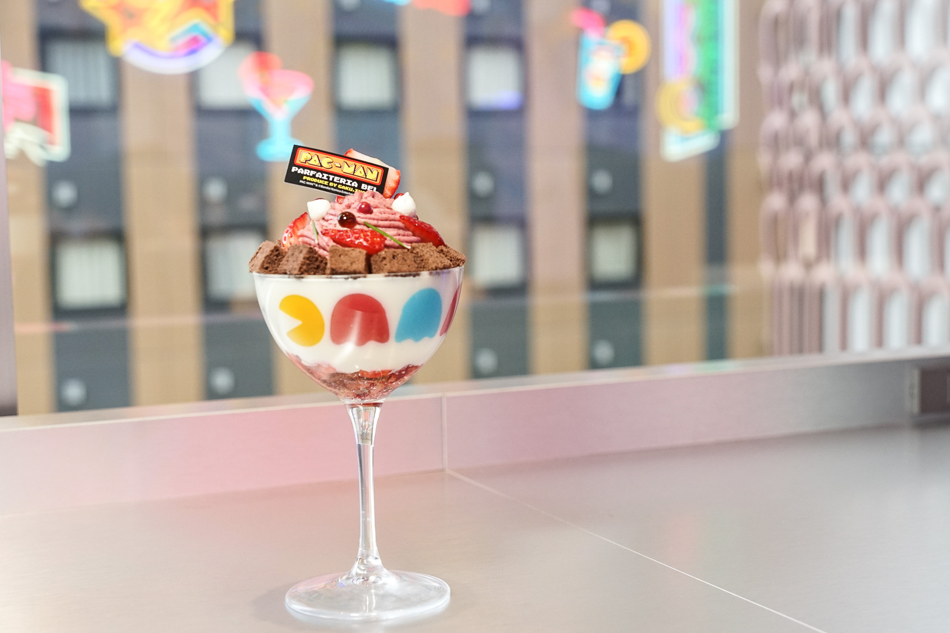 「パックマンパフェ ～夜パフェ苺～」