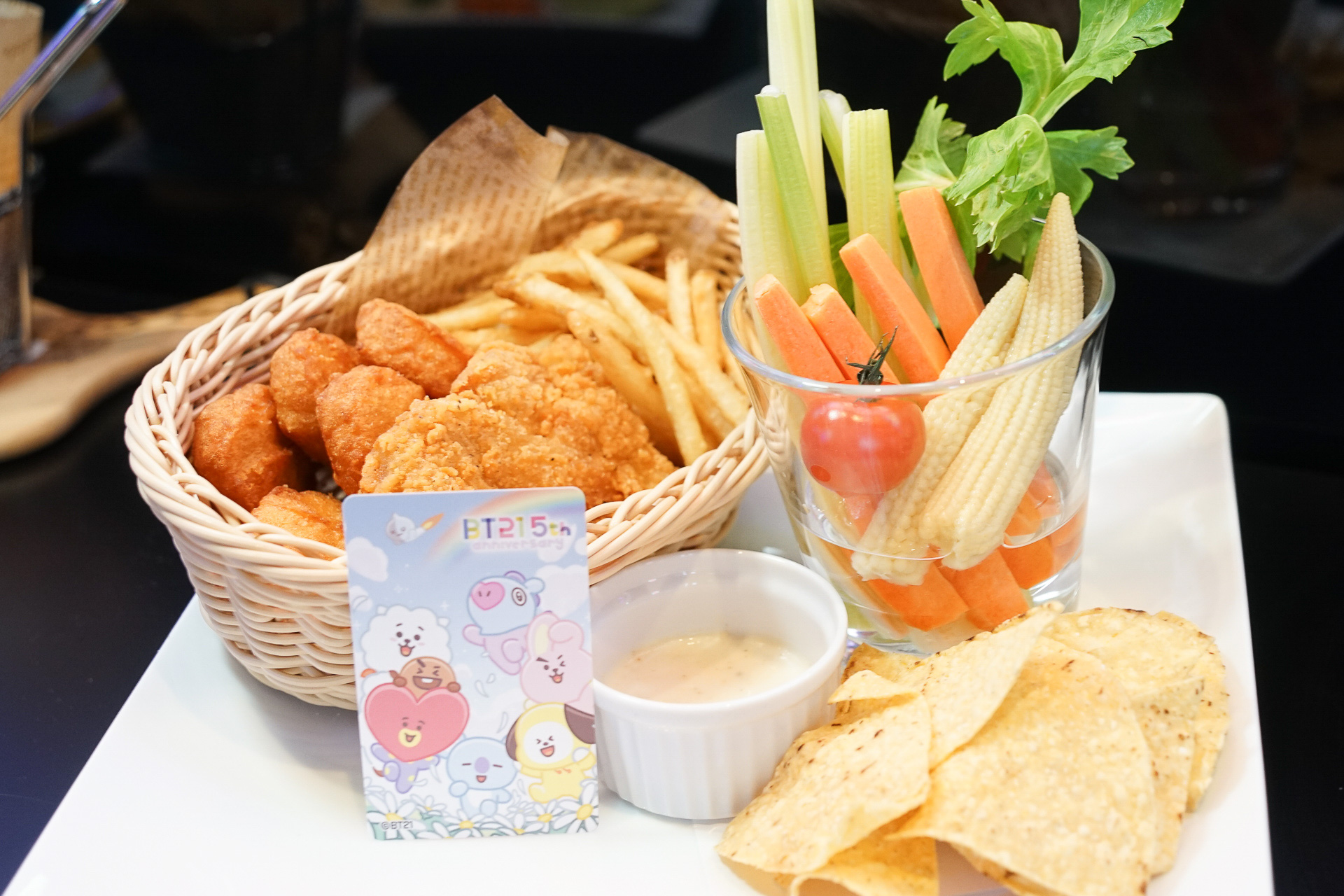 「BT21 5th アニバーサリーレインボープレート」