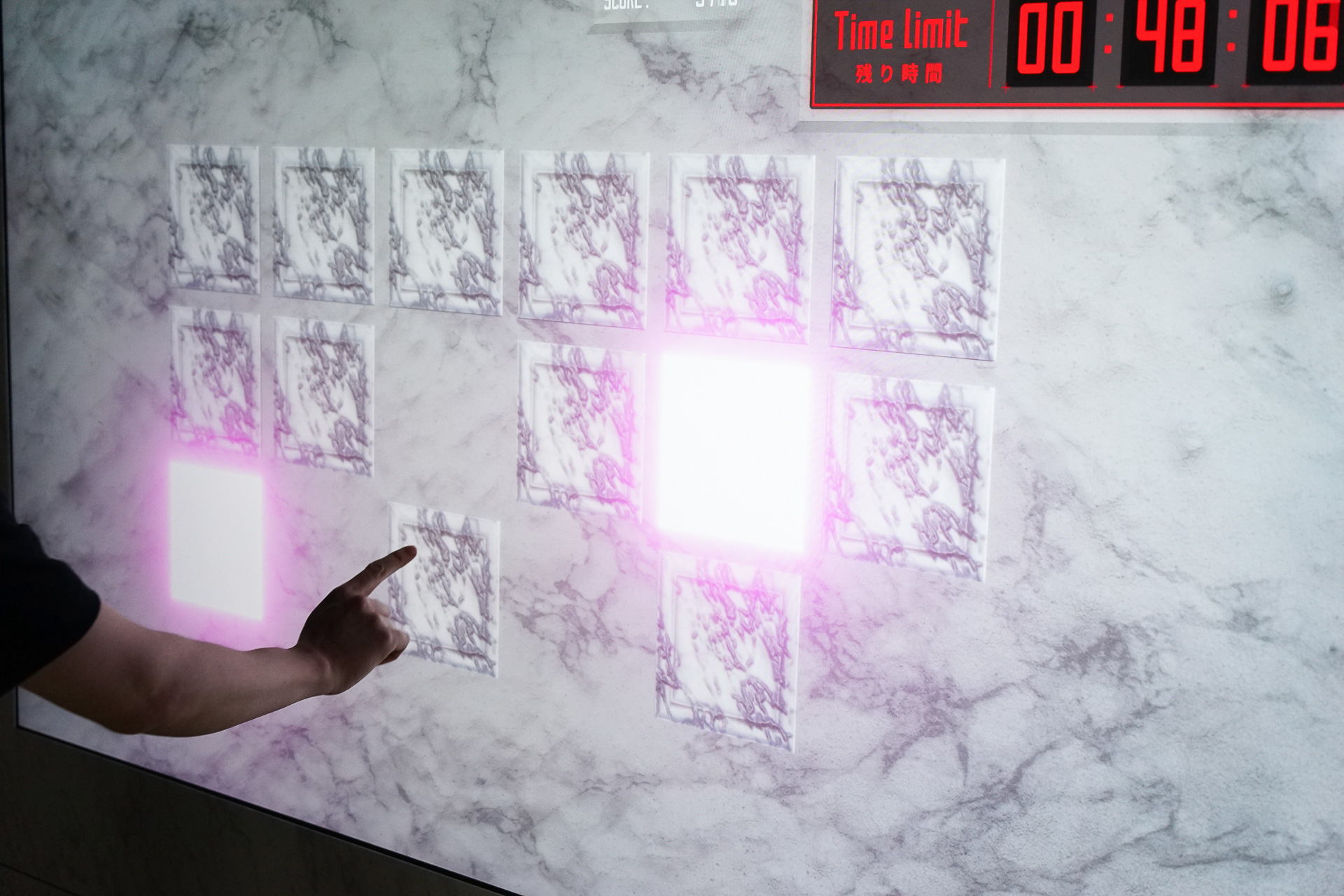 カードの模様が合うと光って消える